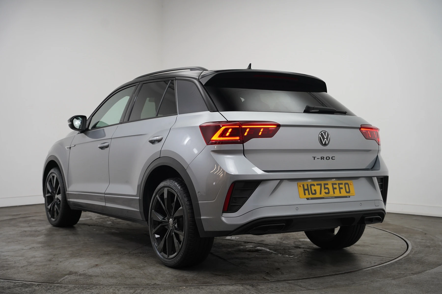 Volkswagen-T-Roc-image-2
