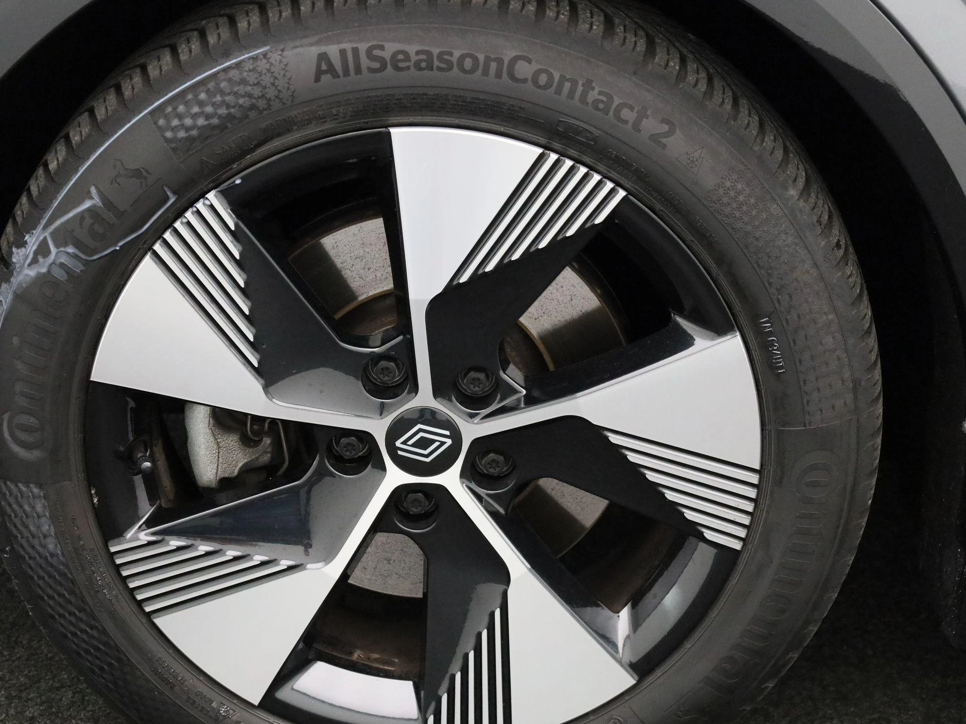 Renault-Megane E-Tech-image-12