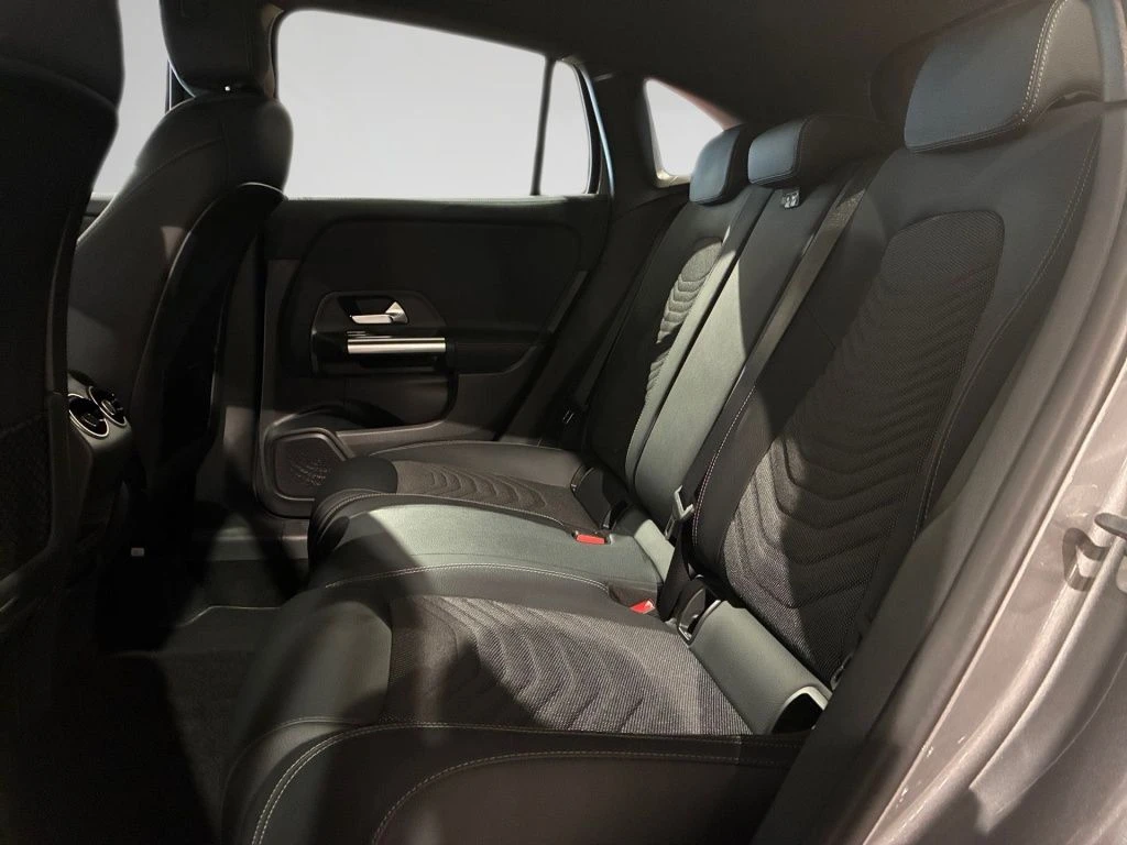 Mercedes-Benz-GLA 200 d-image-9