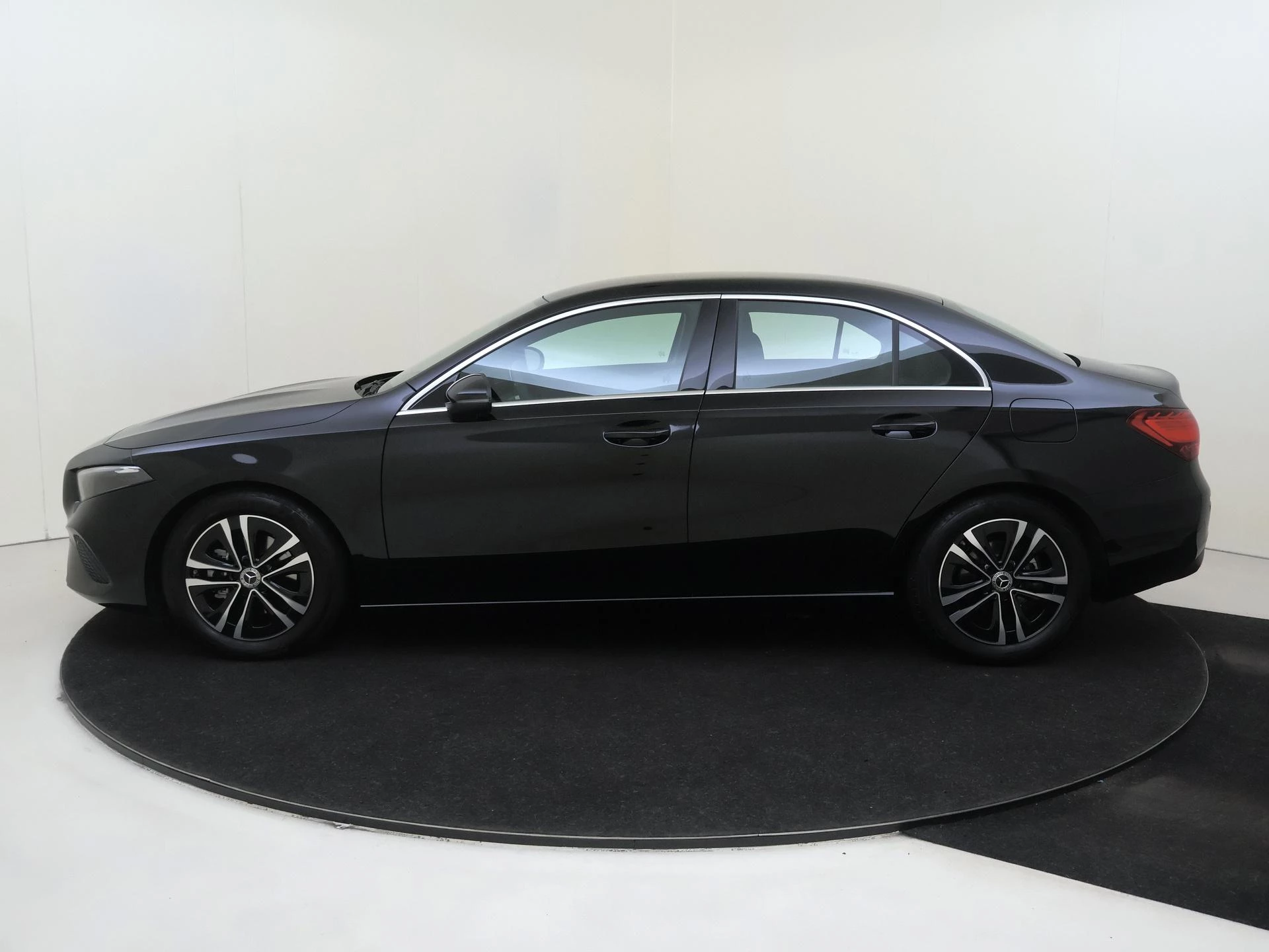 Mercedes-Benz-A-Klasse-image-7