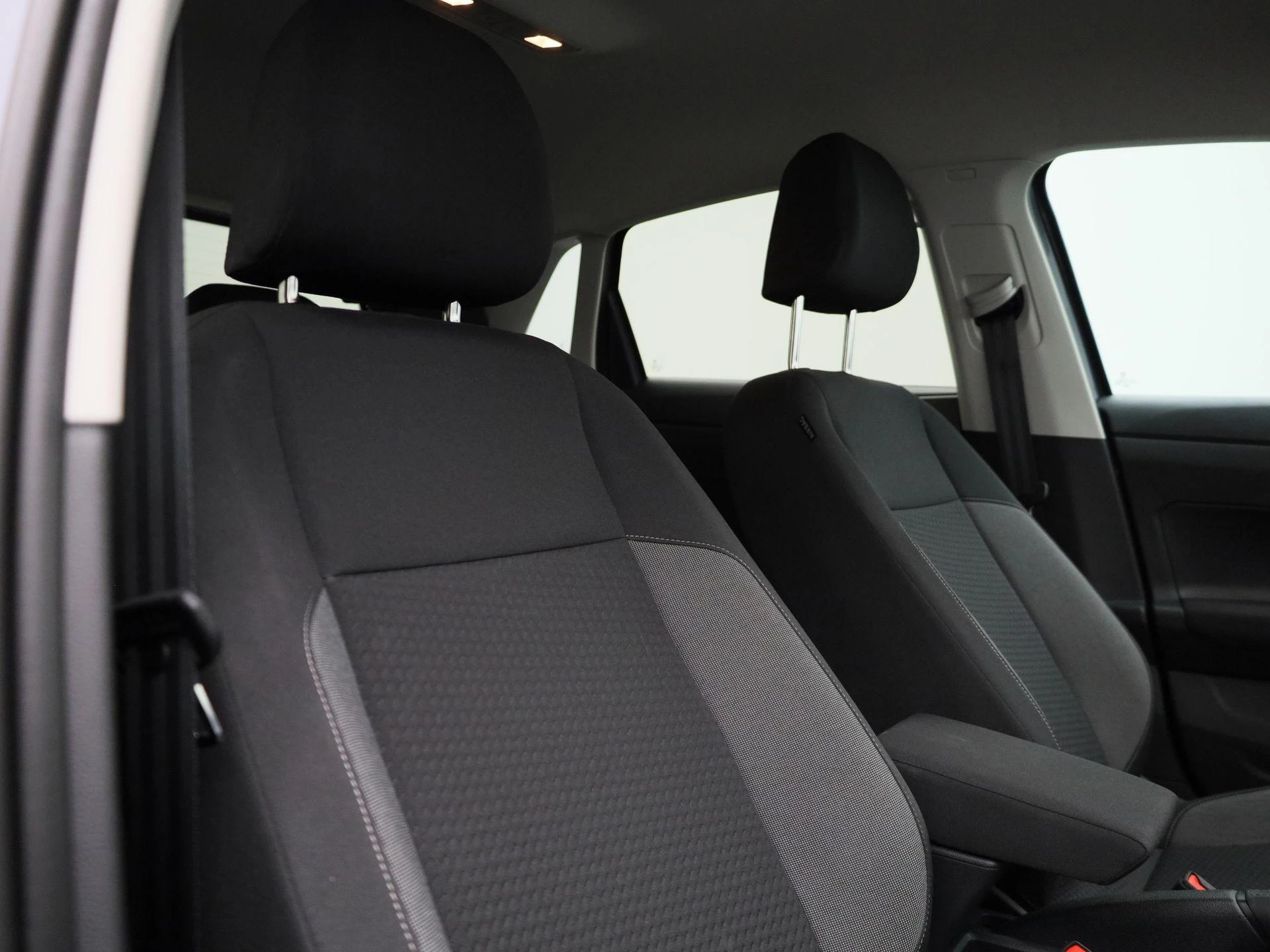 Volkswagen-Polo-image-32