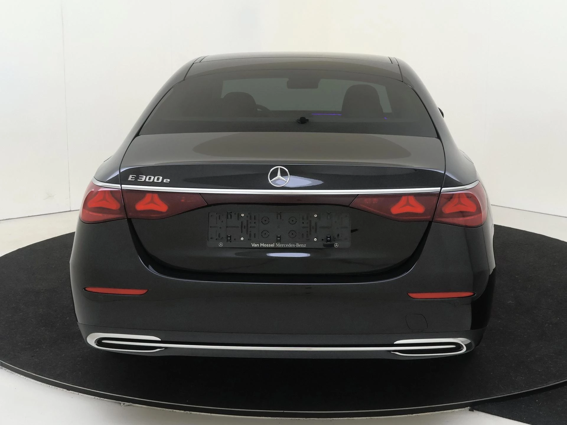 Mercedes-Benz-E-Klasse-image-6