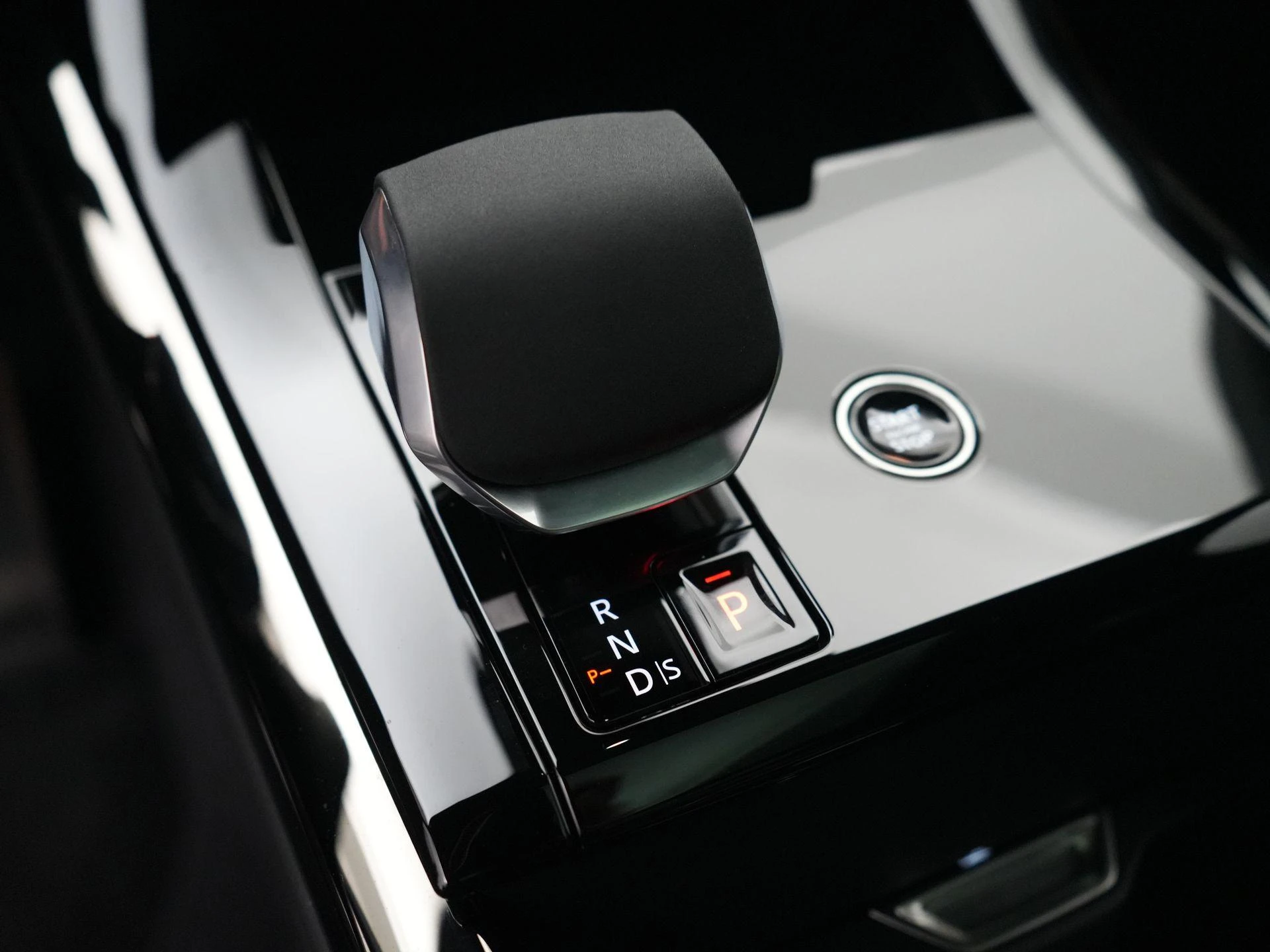 Land Rover-Range Rover Sport-image-16