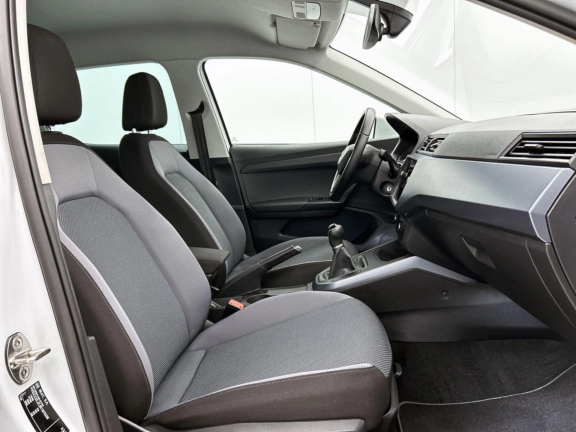 SEAT-Arona-image-34