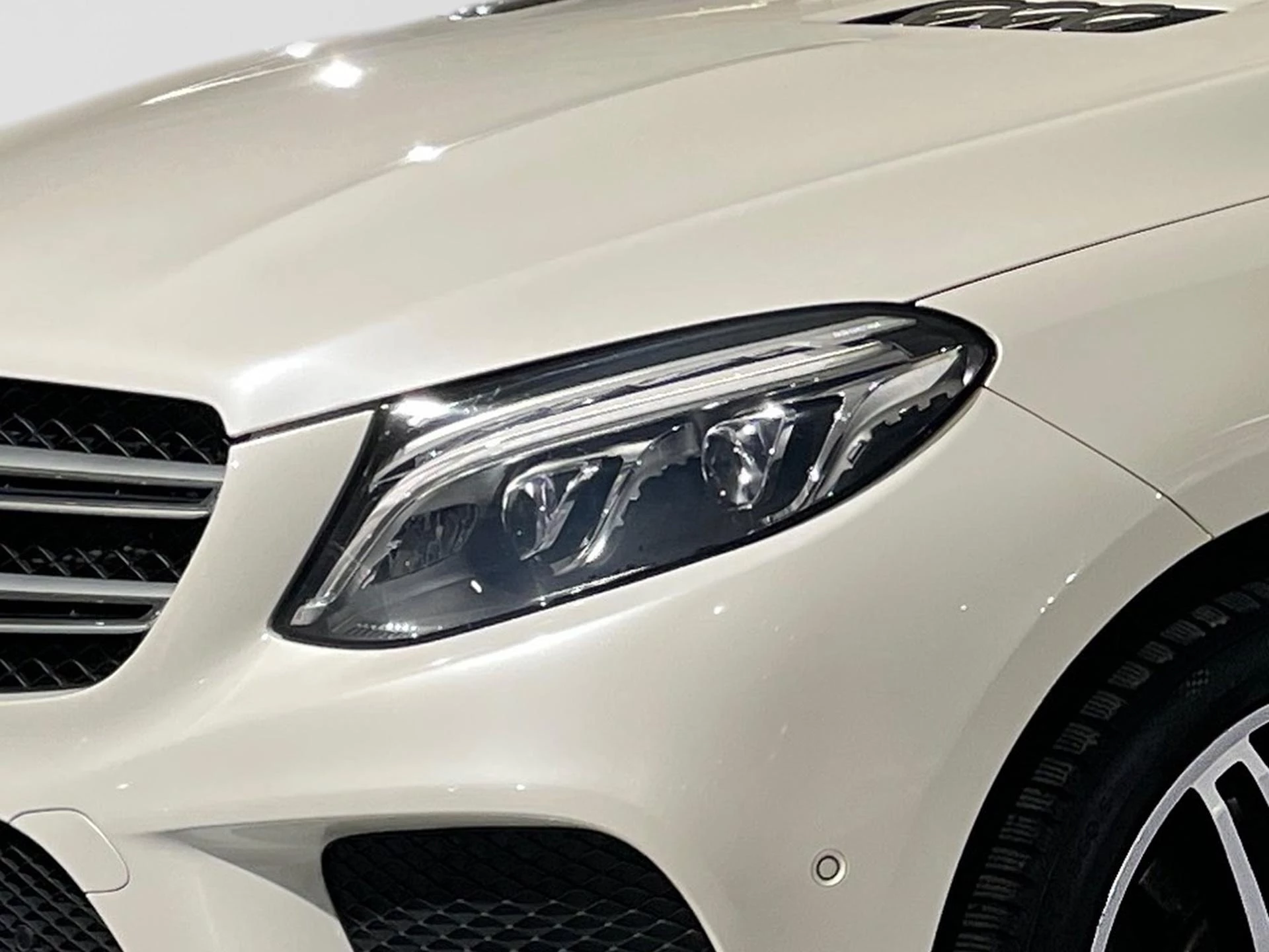 Mercedes-Benz-GLE-image-21