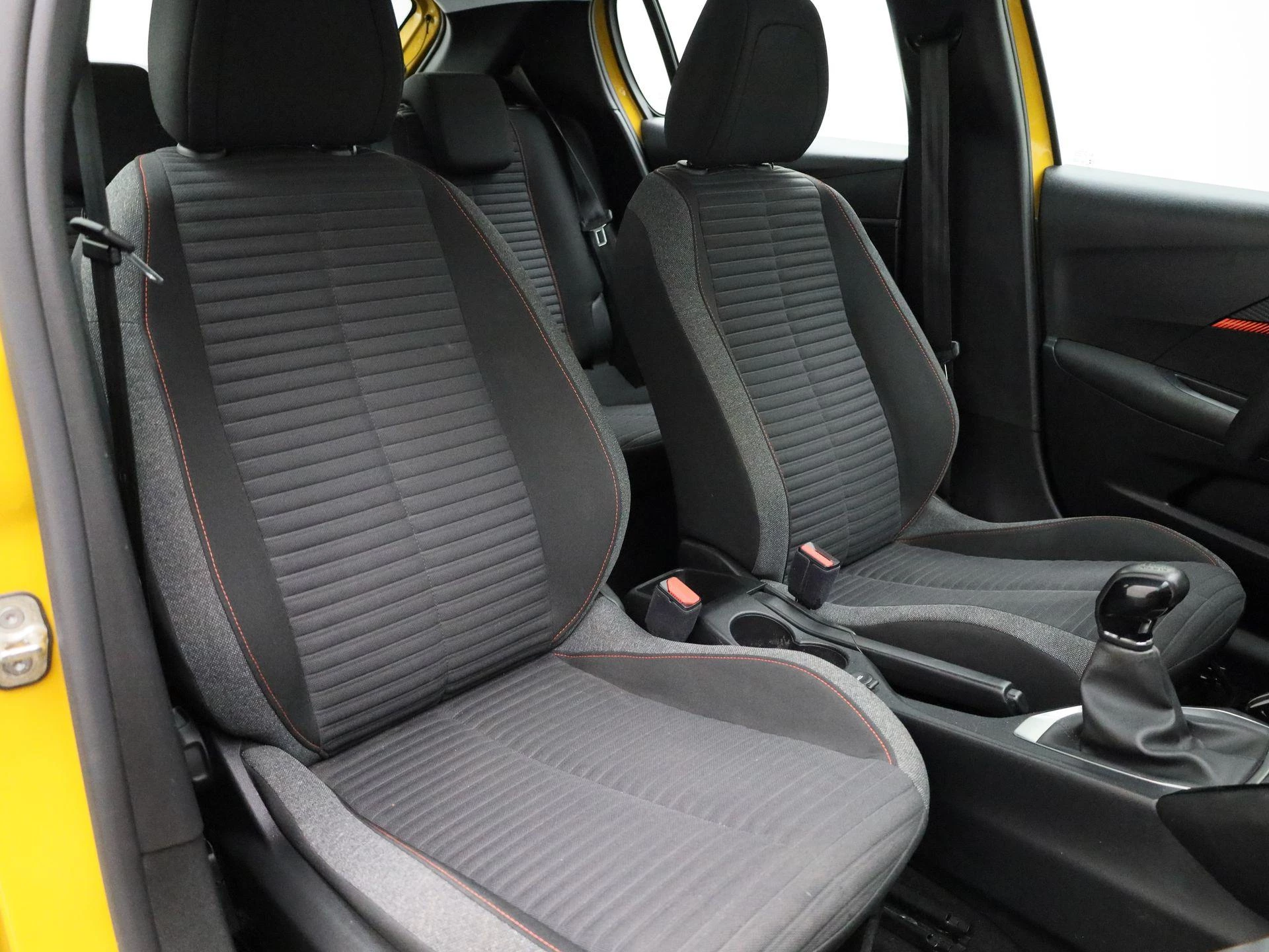 Peugeot-208-image-30
