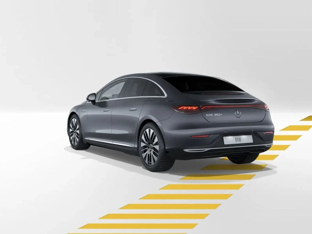 Mercedes-Benz-EQE 350+-image-4