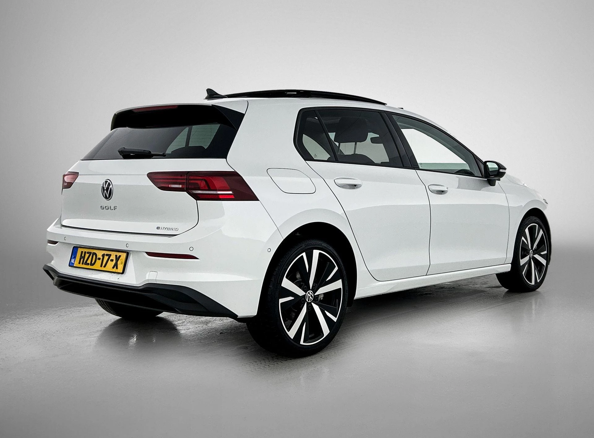 Volkswagen-Golf-image-3