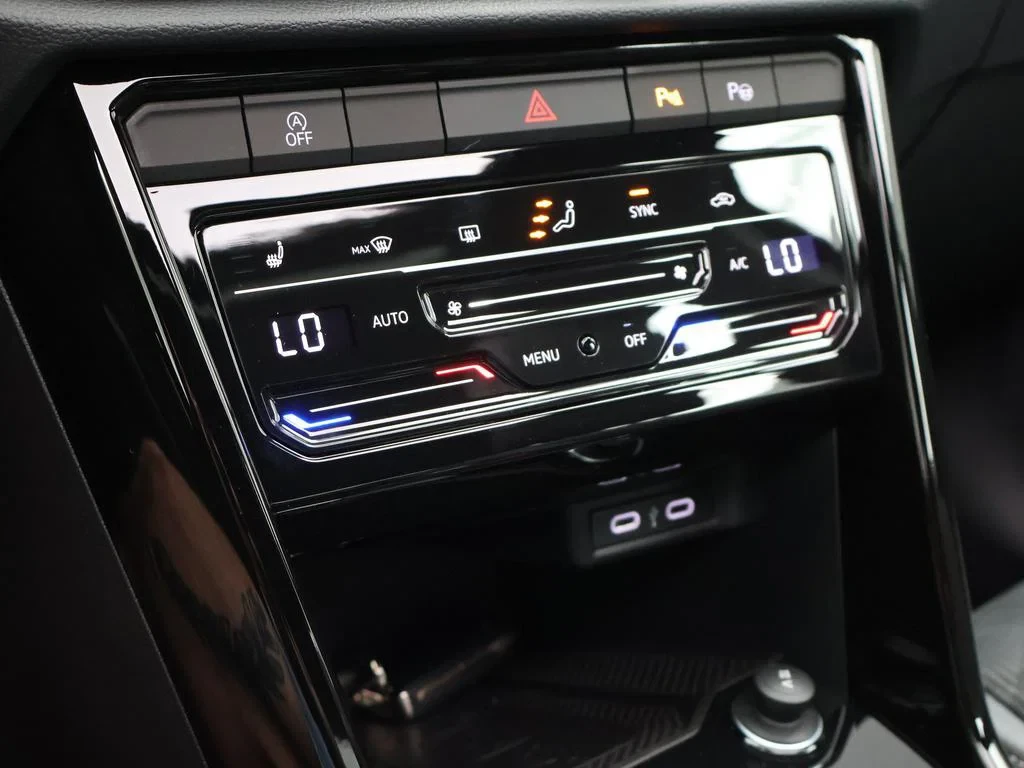 Volkswagen-T-Roc-image-18
