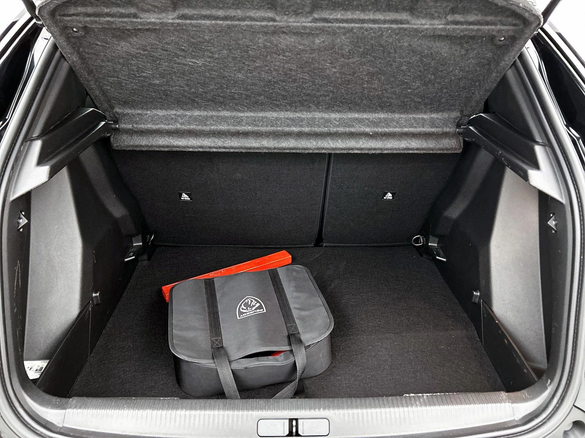 Peugeot-e-2008-image-24