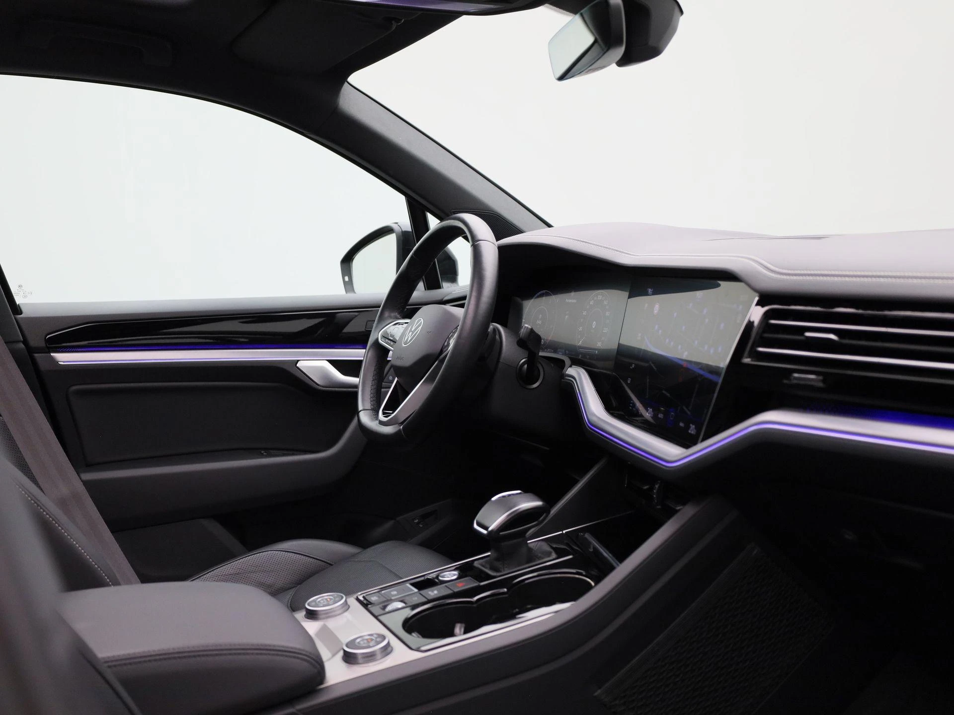 Volkswagen-Touareg-image-42