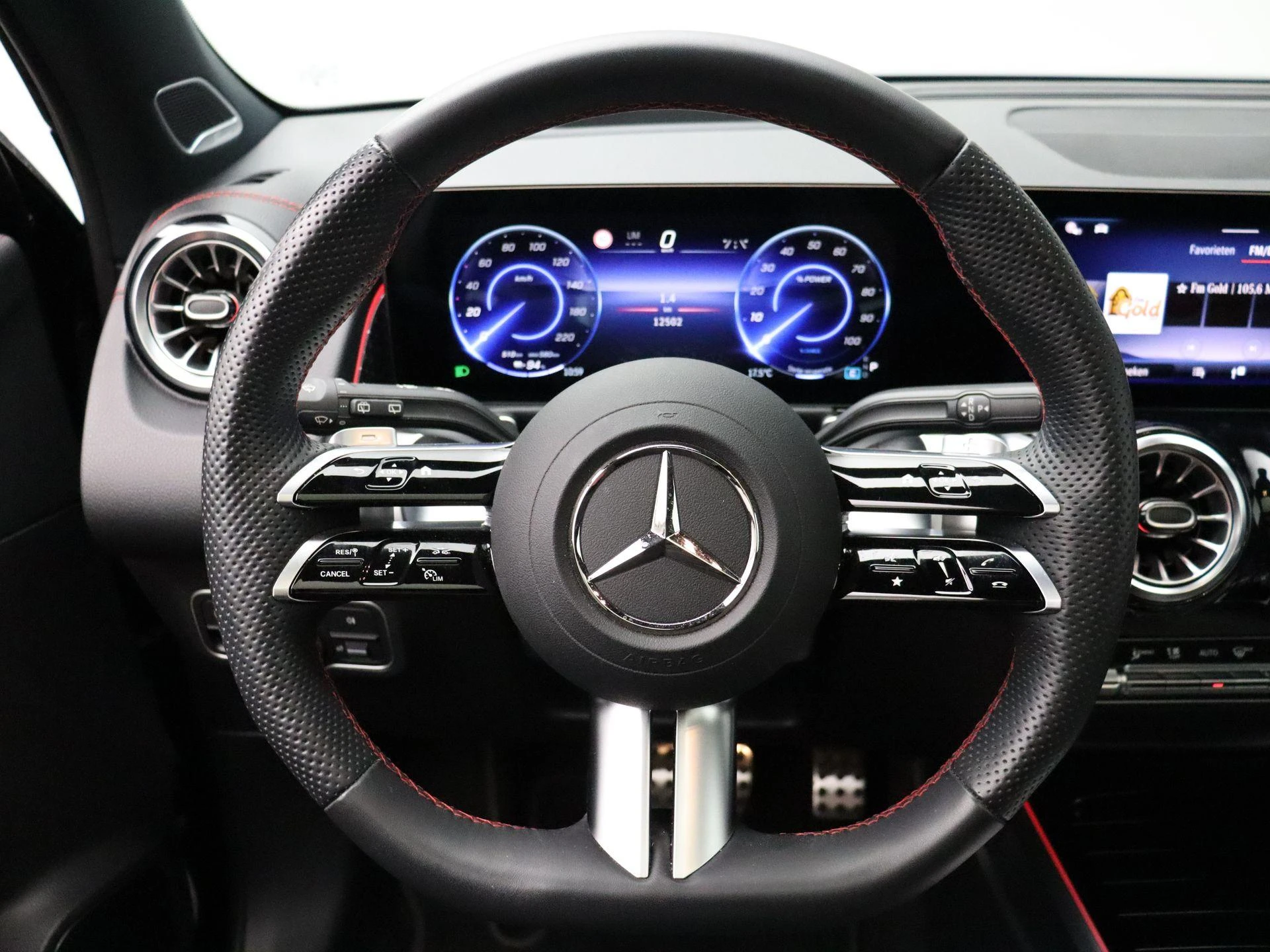 Mercedes-Benz-EQB-image-13