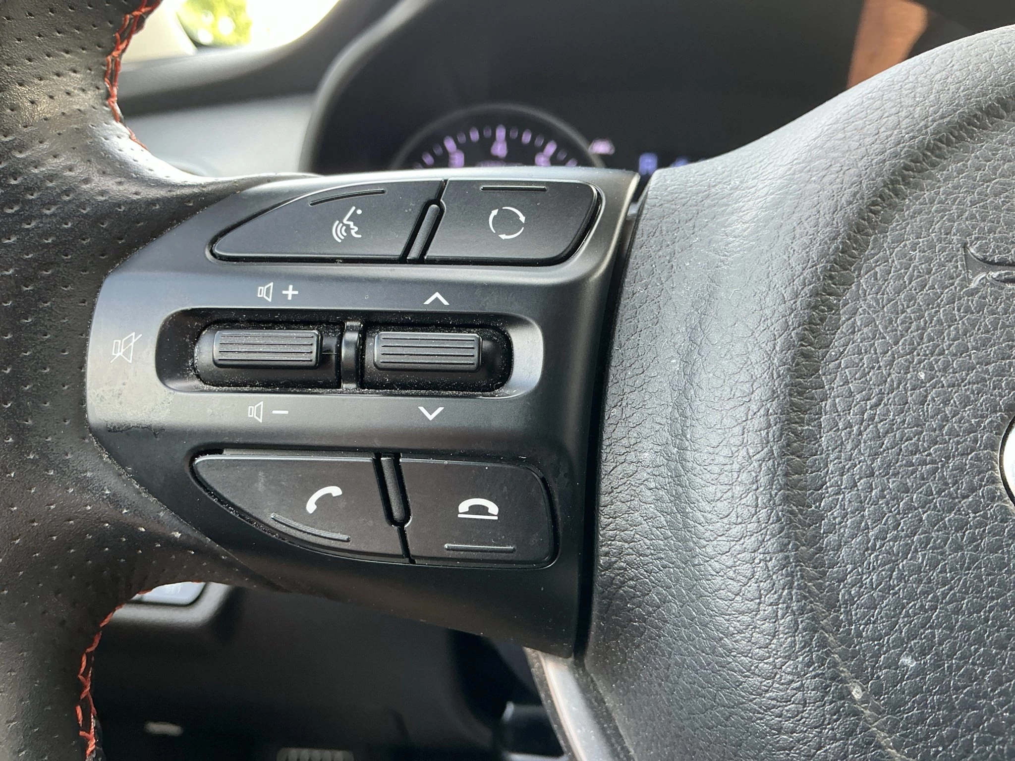 Kia Stonic | Spirit | Automatik | LED | SHZ | LRHZ | NAVI | AHK