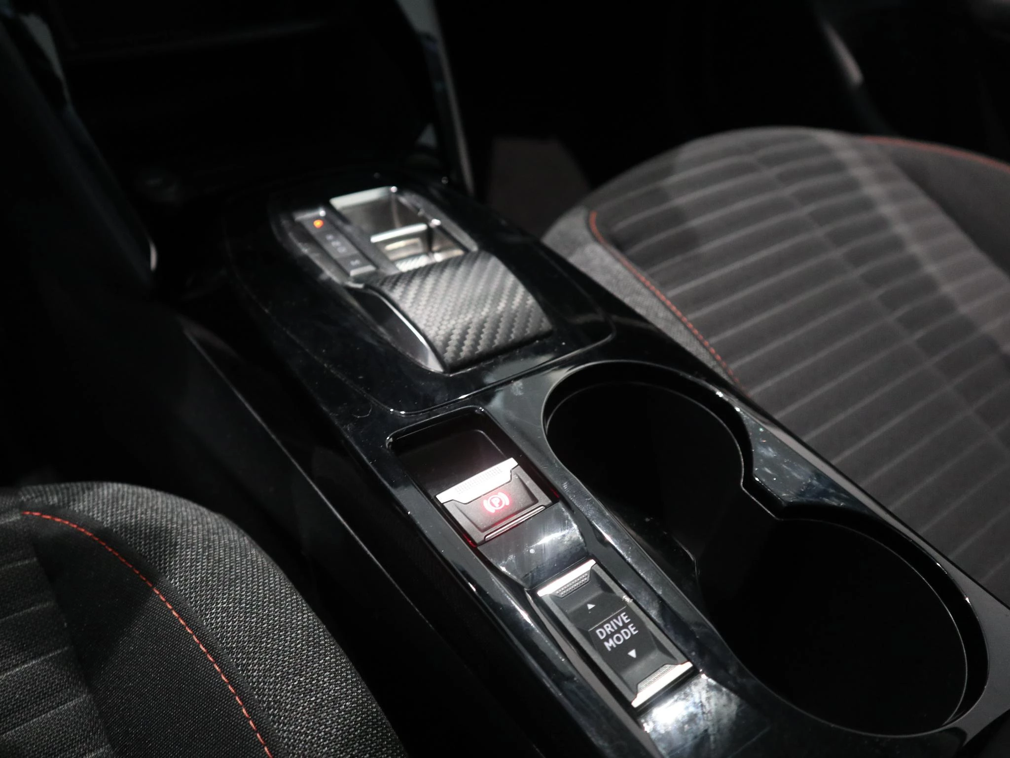 Peugeot-208-image-19