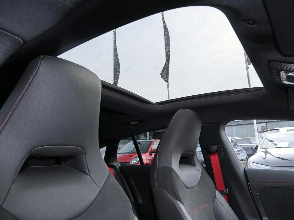 Mercedes-AMG-CLA 35 AMG-image-13
