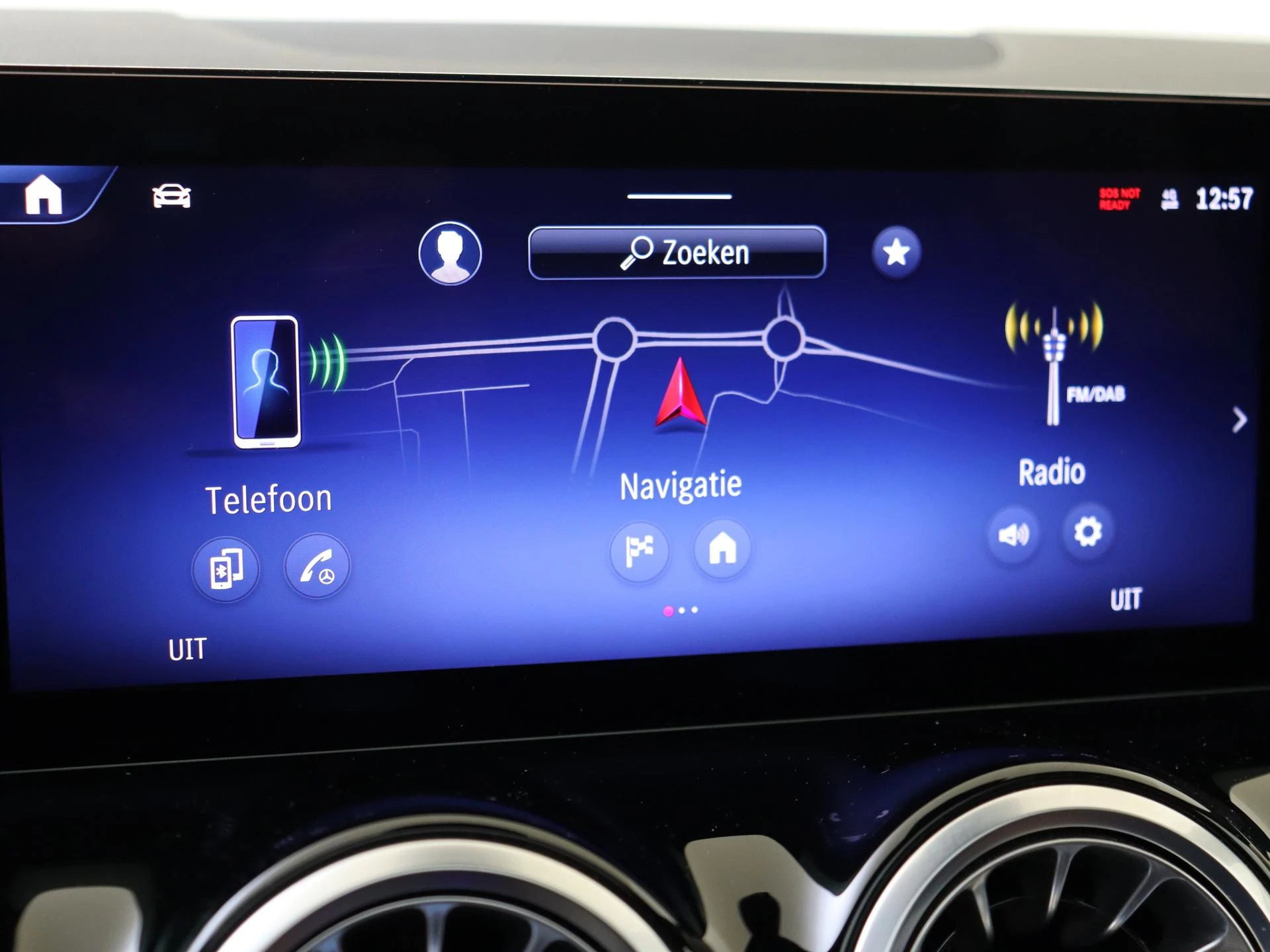 Mercedes-Benz-GLA-image-16