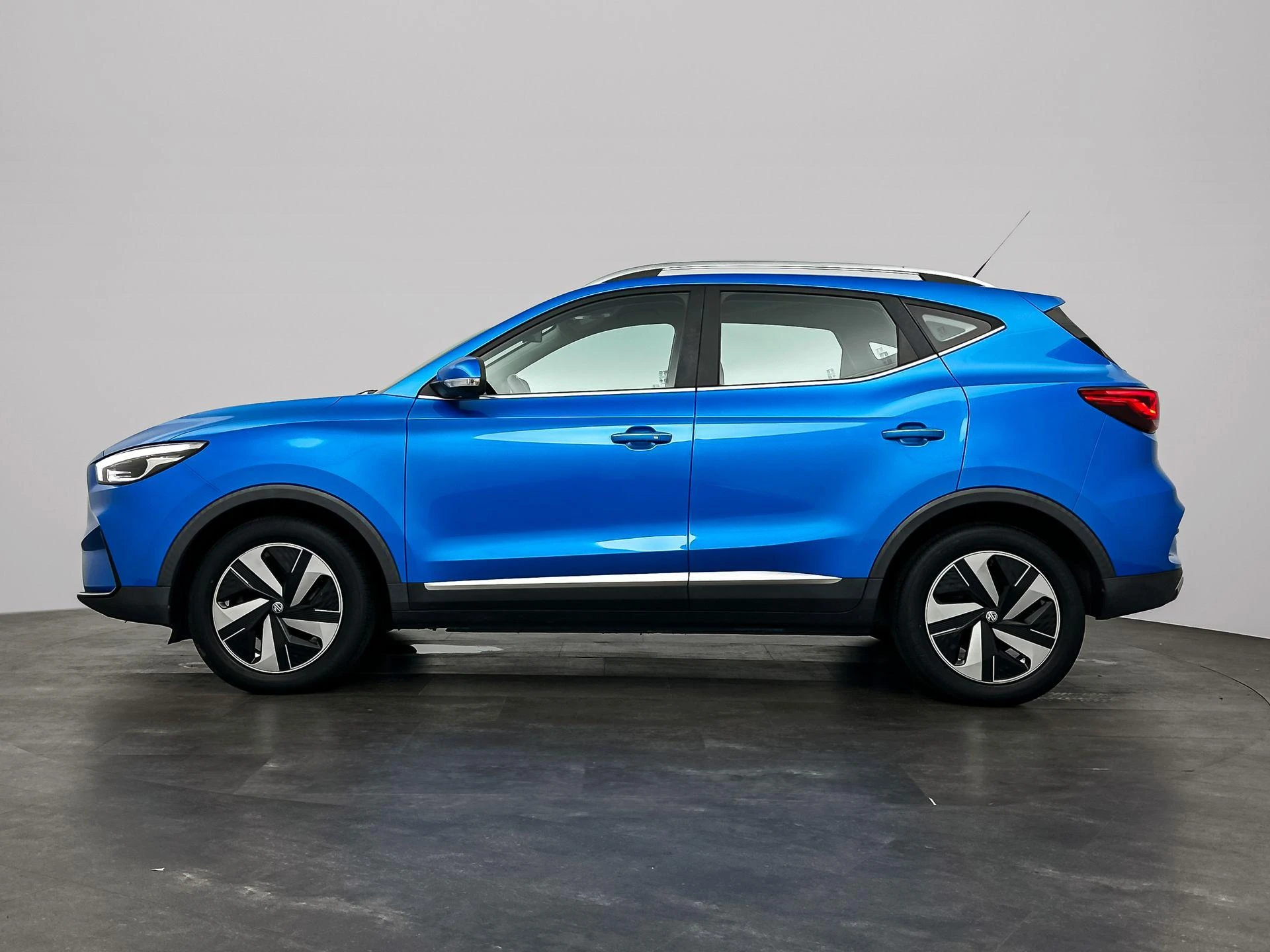 MG-ZS EV-image-1