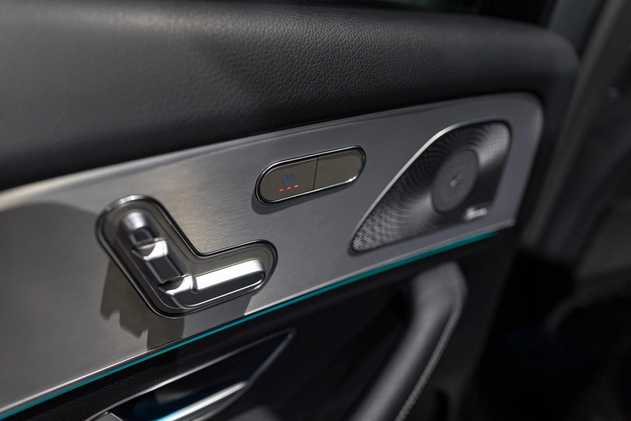 Mercedes-Benz-GLS-image-23