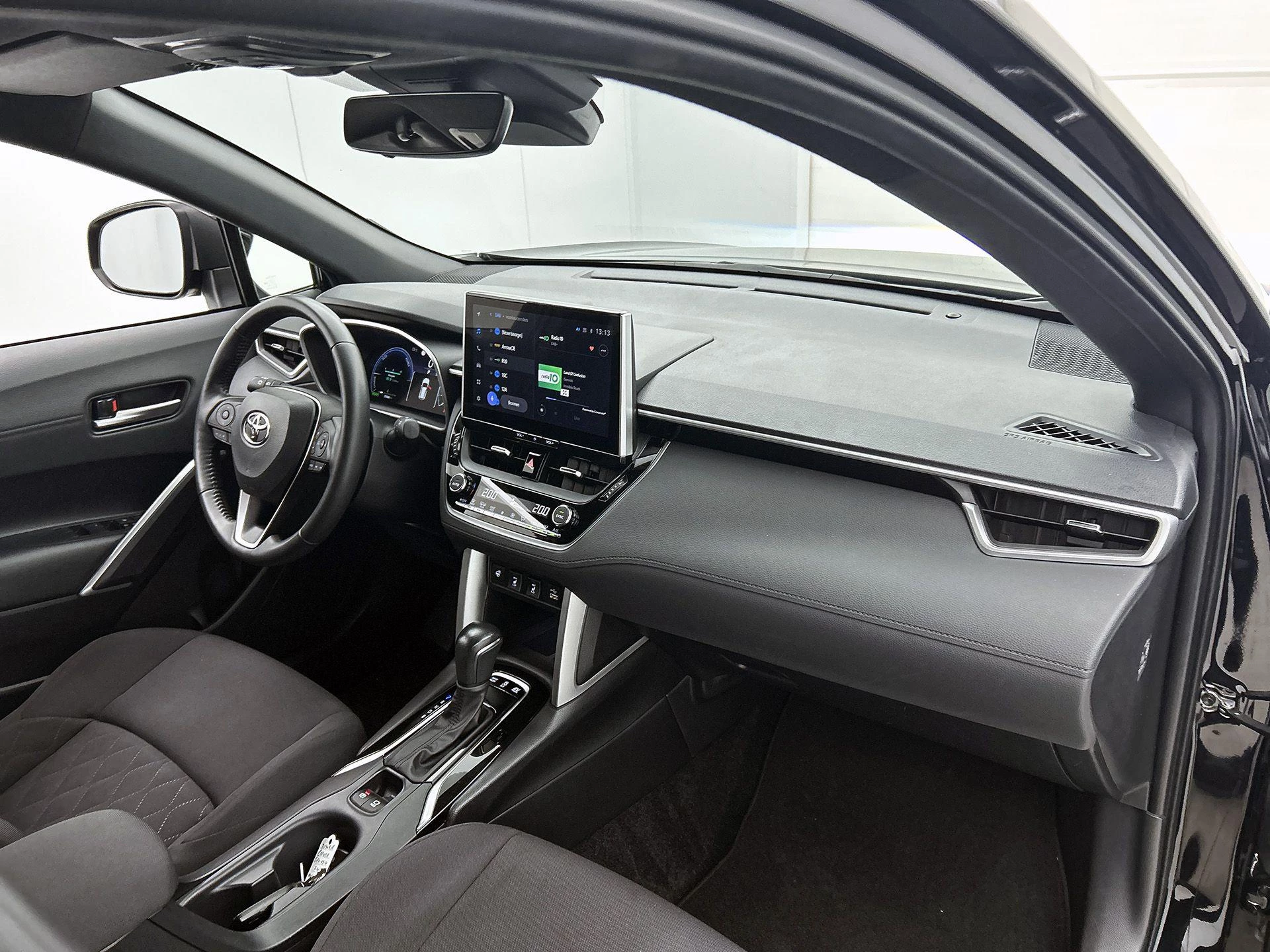 Toyota-Corolla Cross-image-26