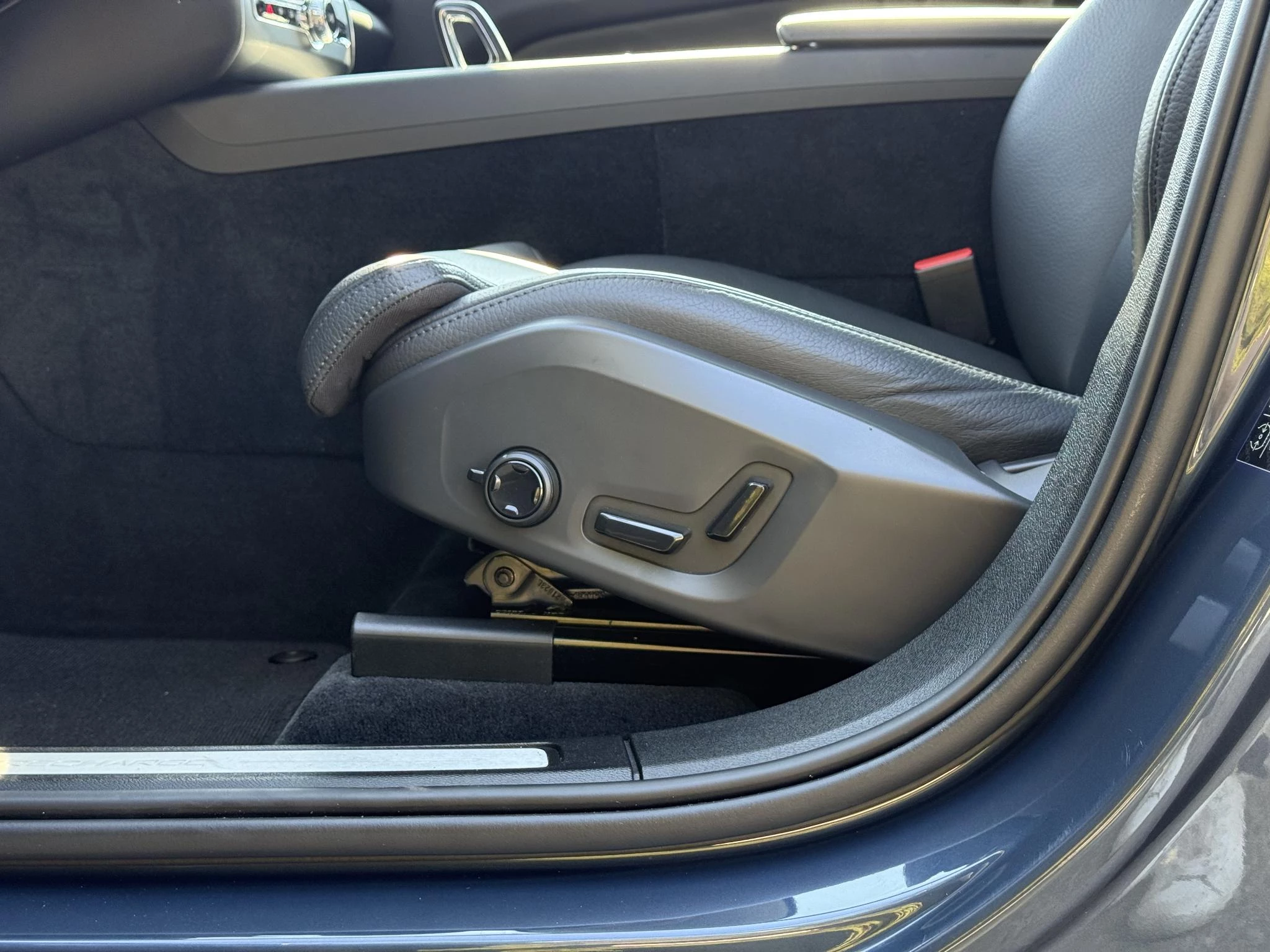Volvo XC60 T6 Plug in Hybrid AWD Plus Dark