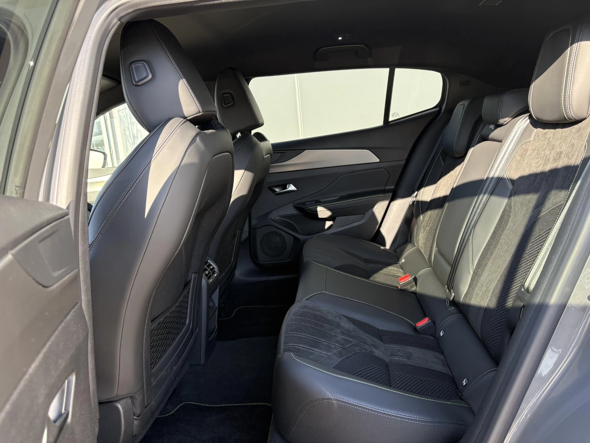 Peugeot-408-image-15