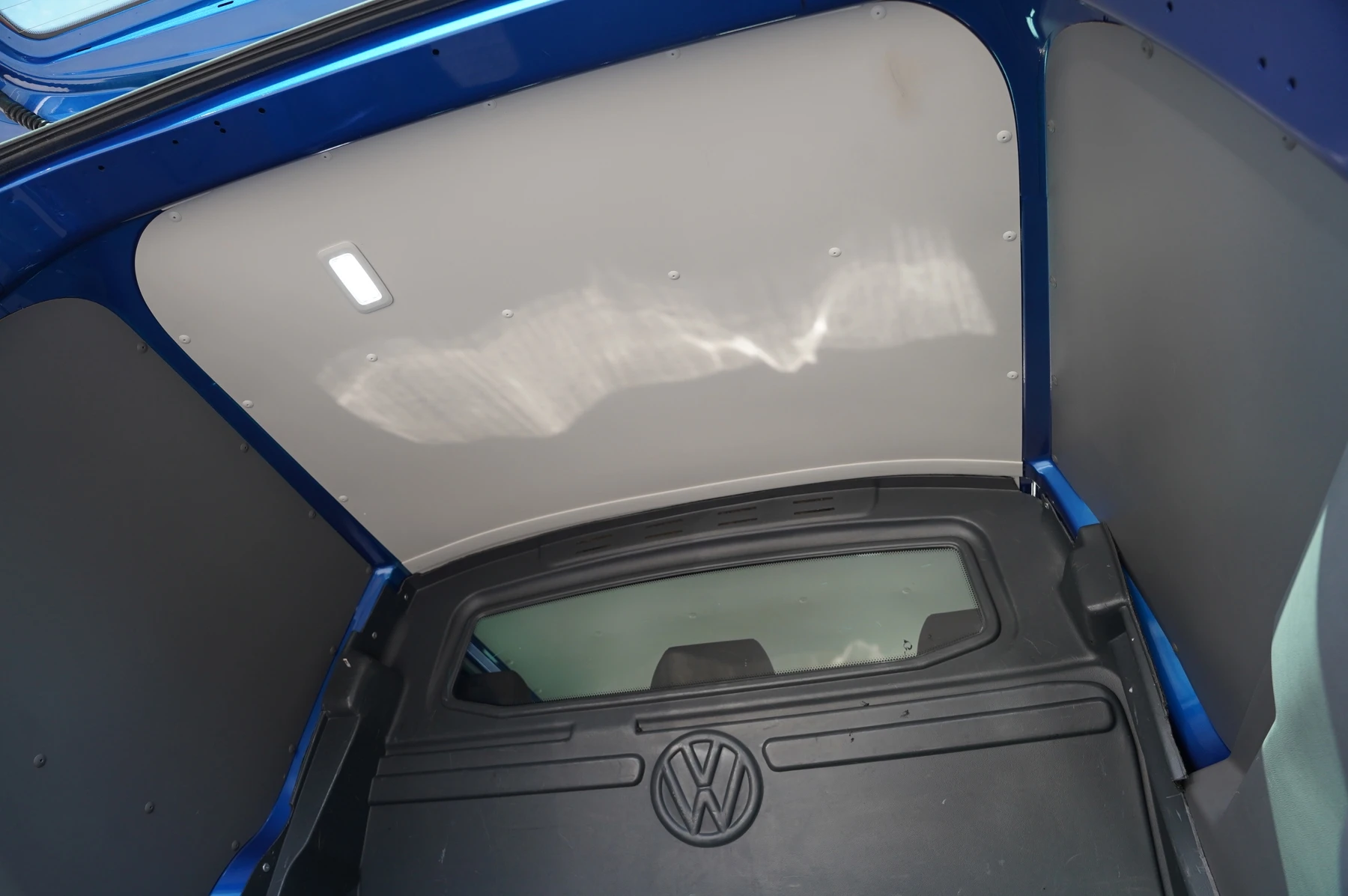 Volkswagen-Transporter-image-26