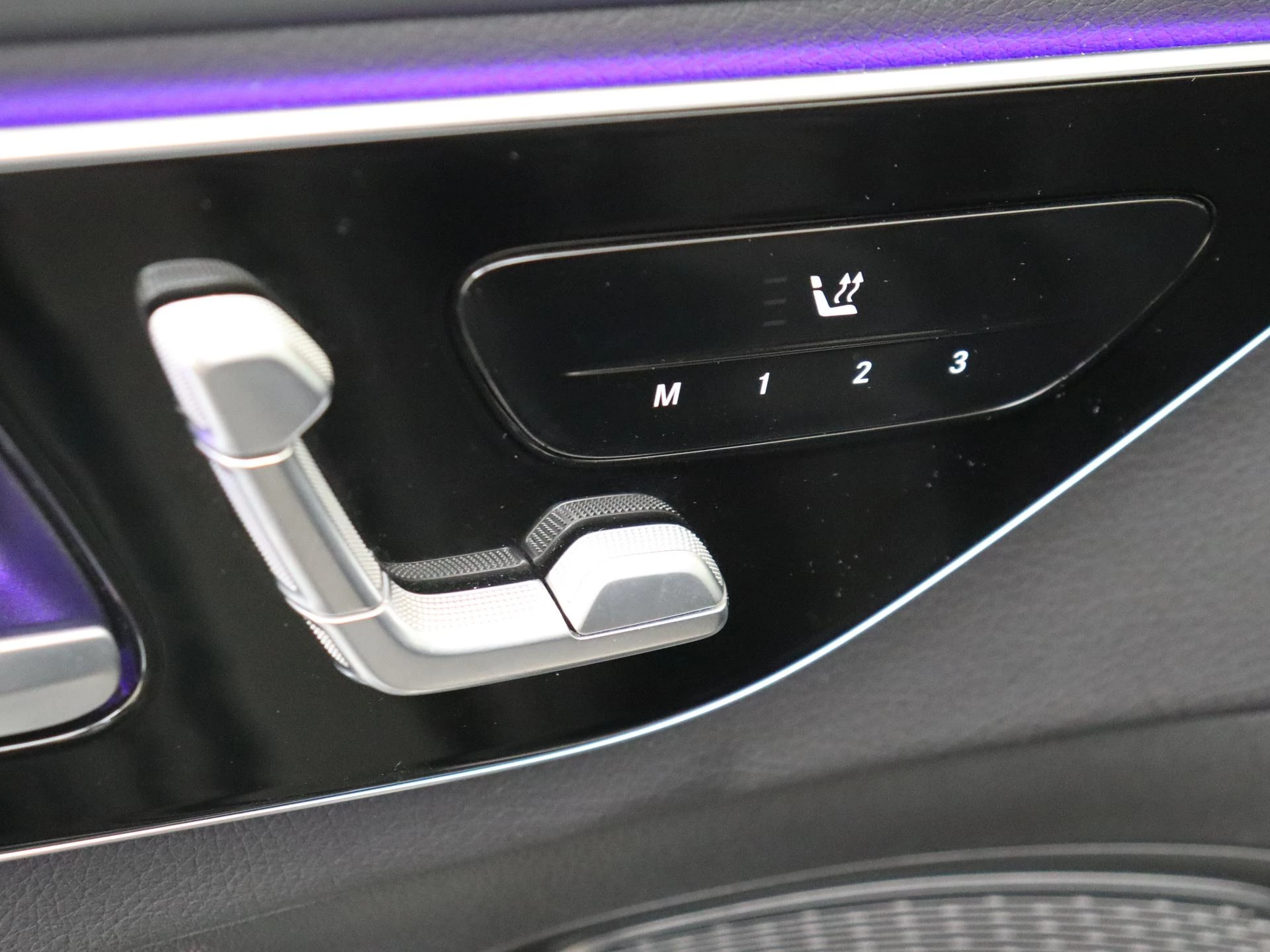 Mercedes-Benz-C-Klasse-image-25