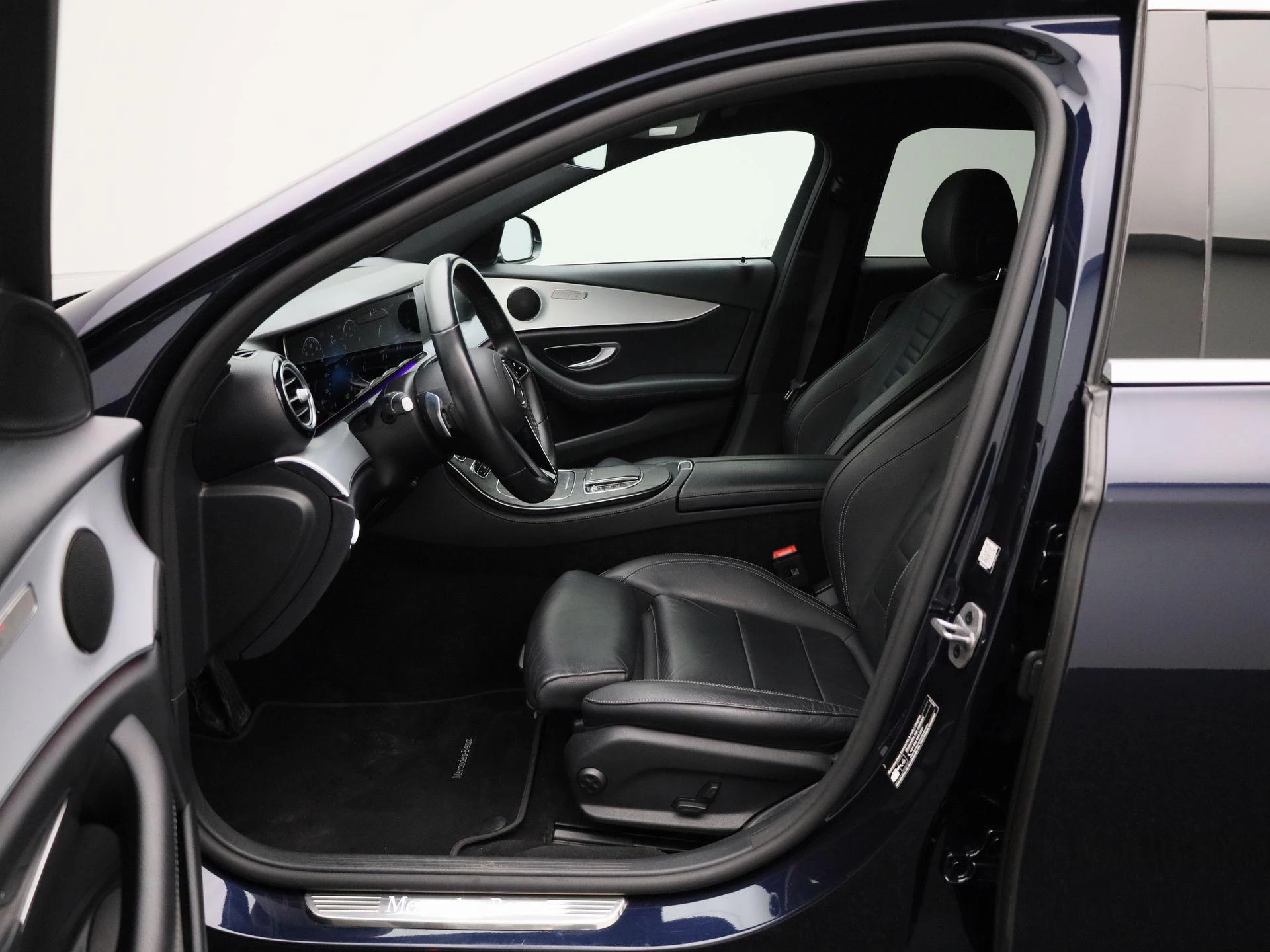 Mercedes-Benz-E-Klasse-image-8
