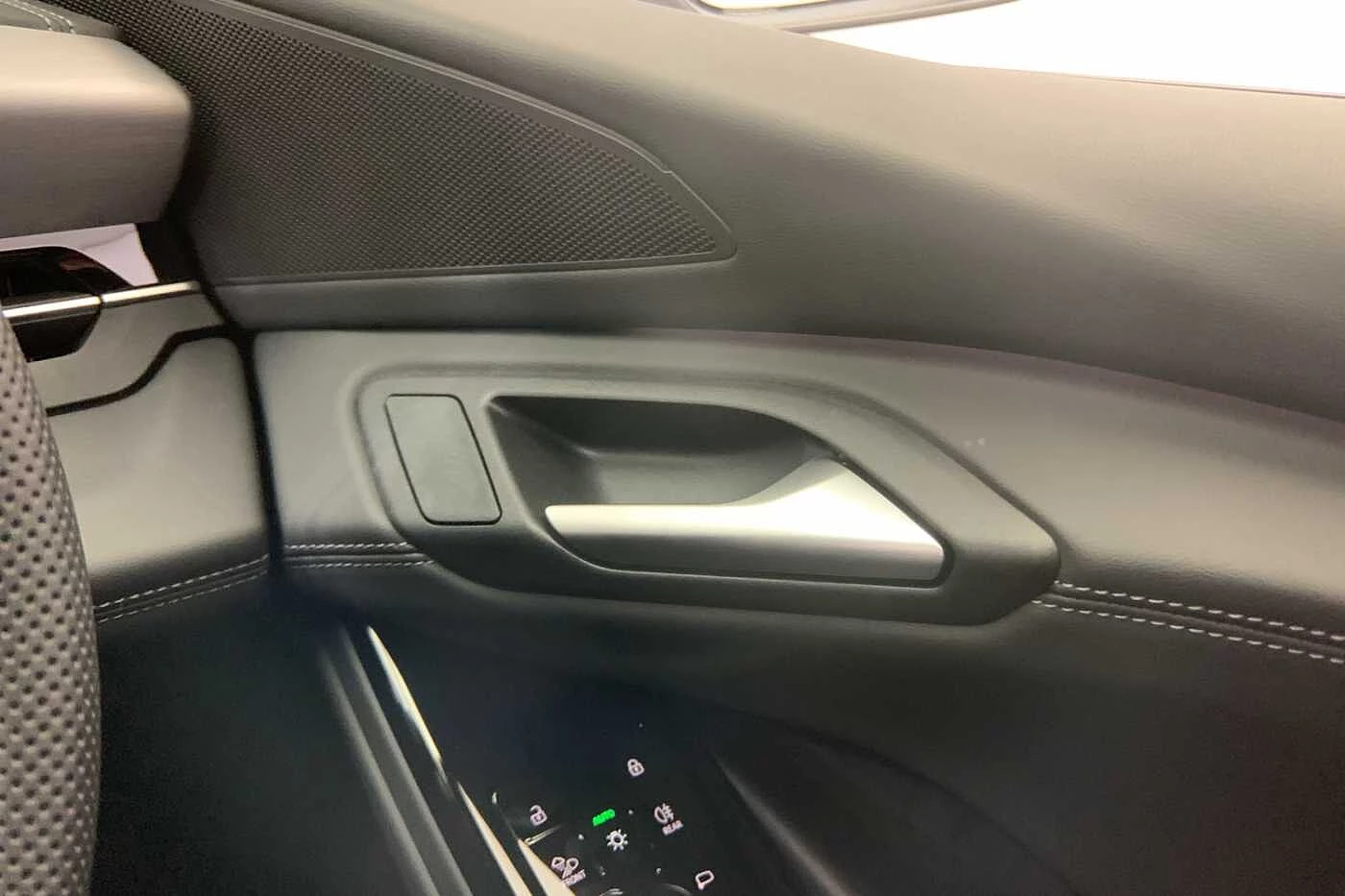 Audi-Q6 e-tron-image-24