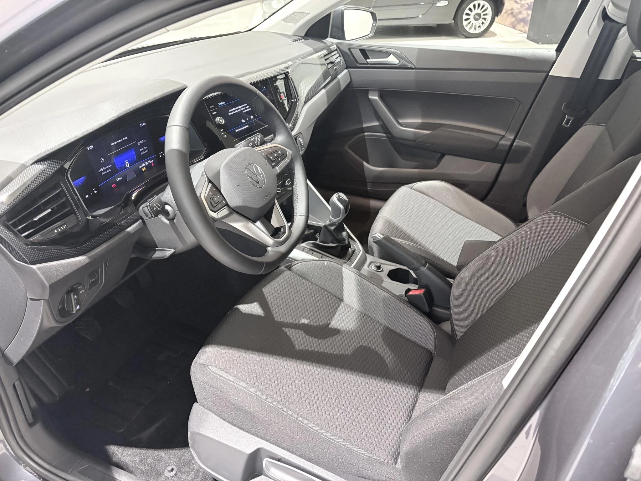 Volkswagen-Polo-image-10