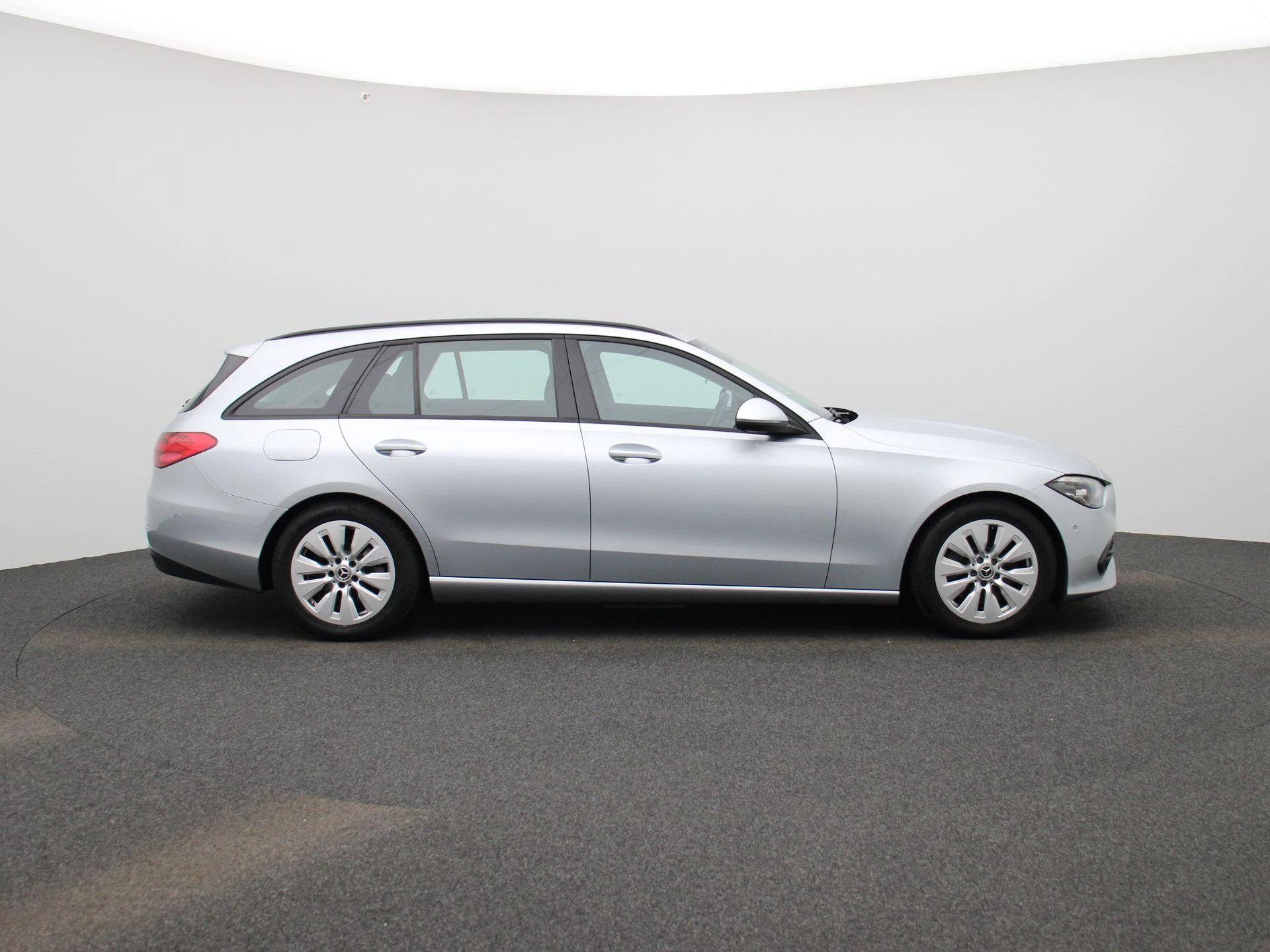 Mercedes-Benz-C-Klasse-image-5