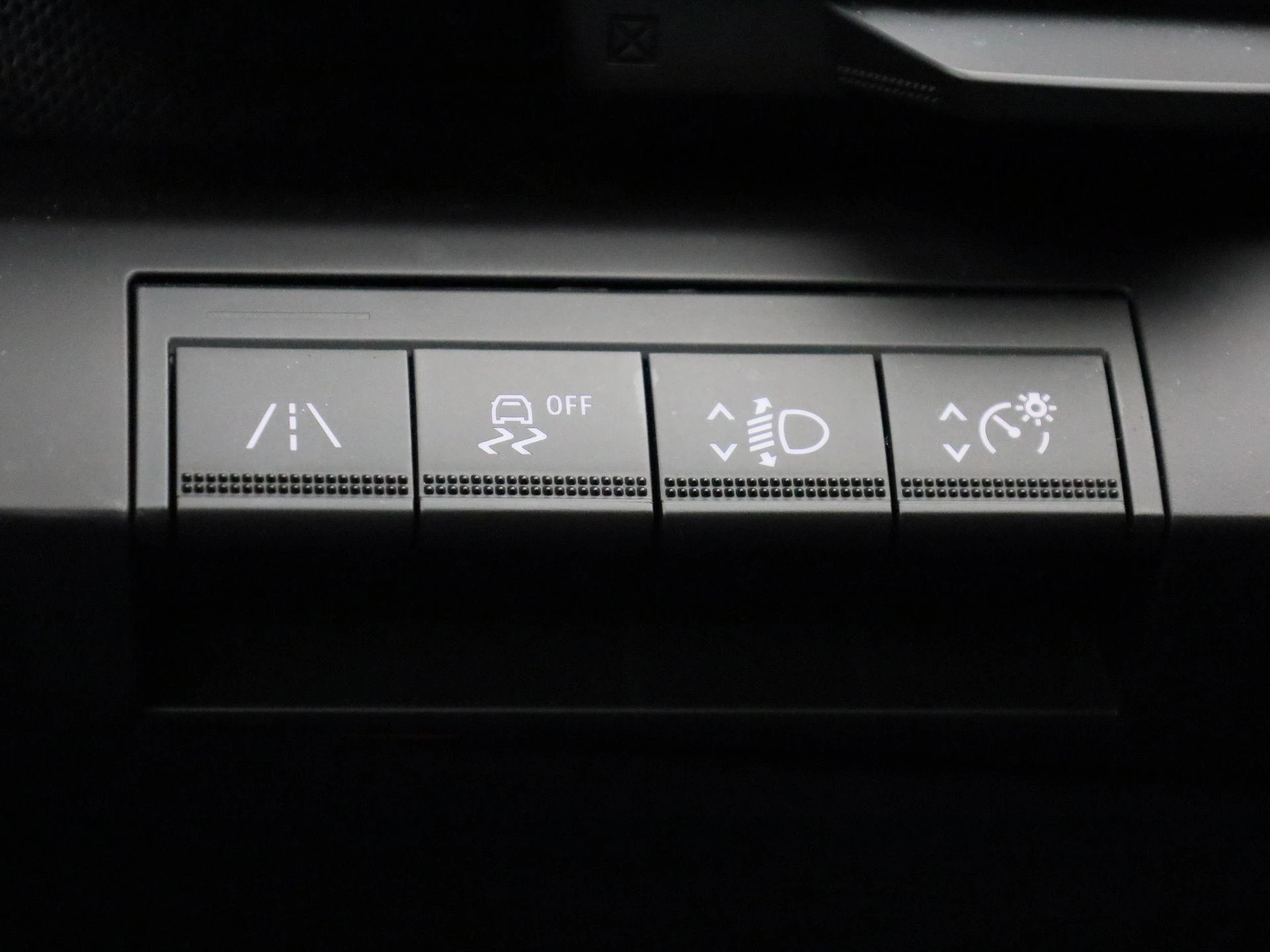 Renault-Megane E-Tech-image-21