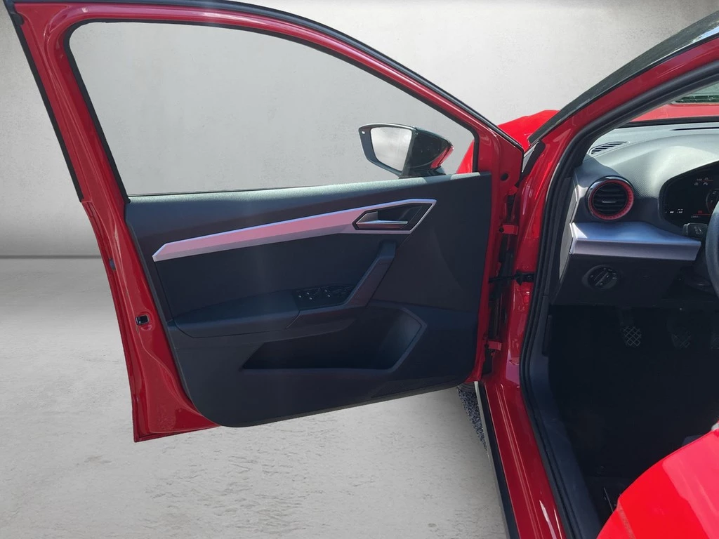 SEAT-Arona-image-5