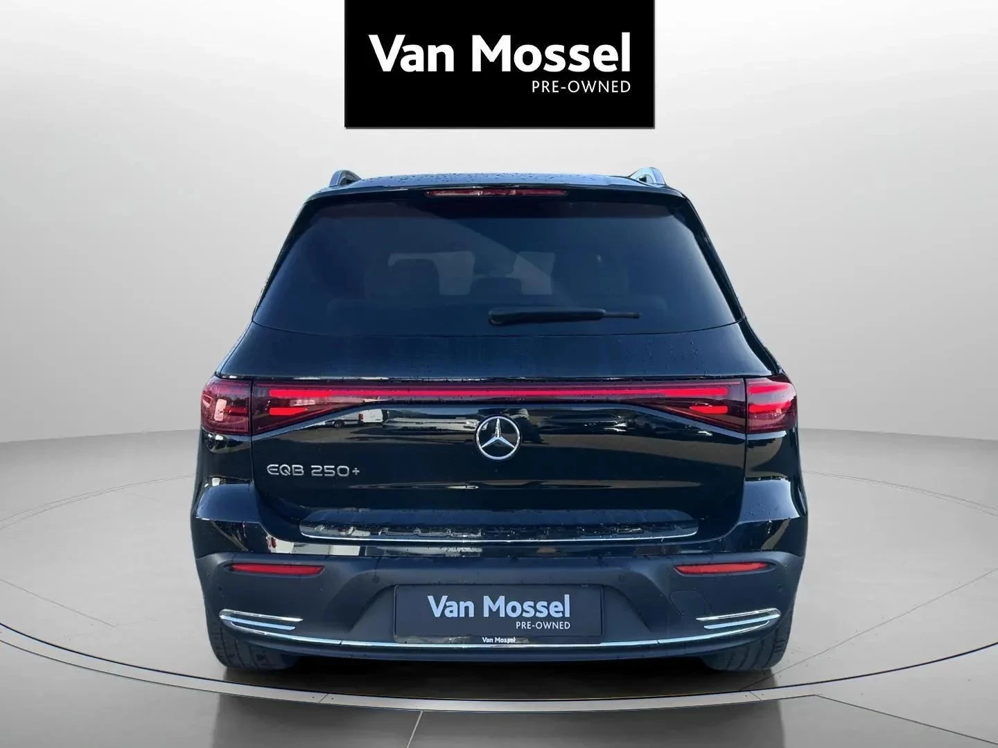 Mercedes-Benz-EQB-image-5