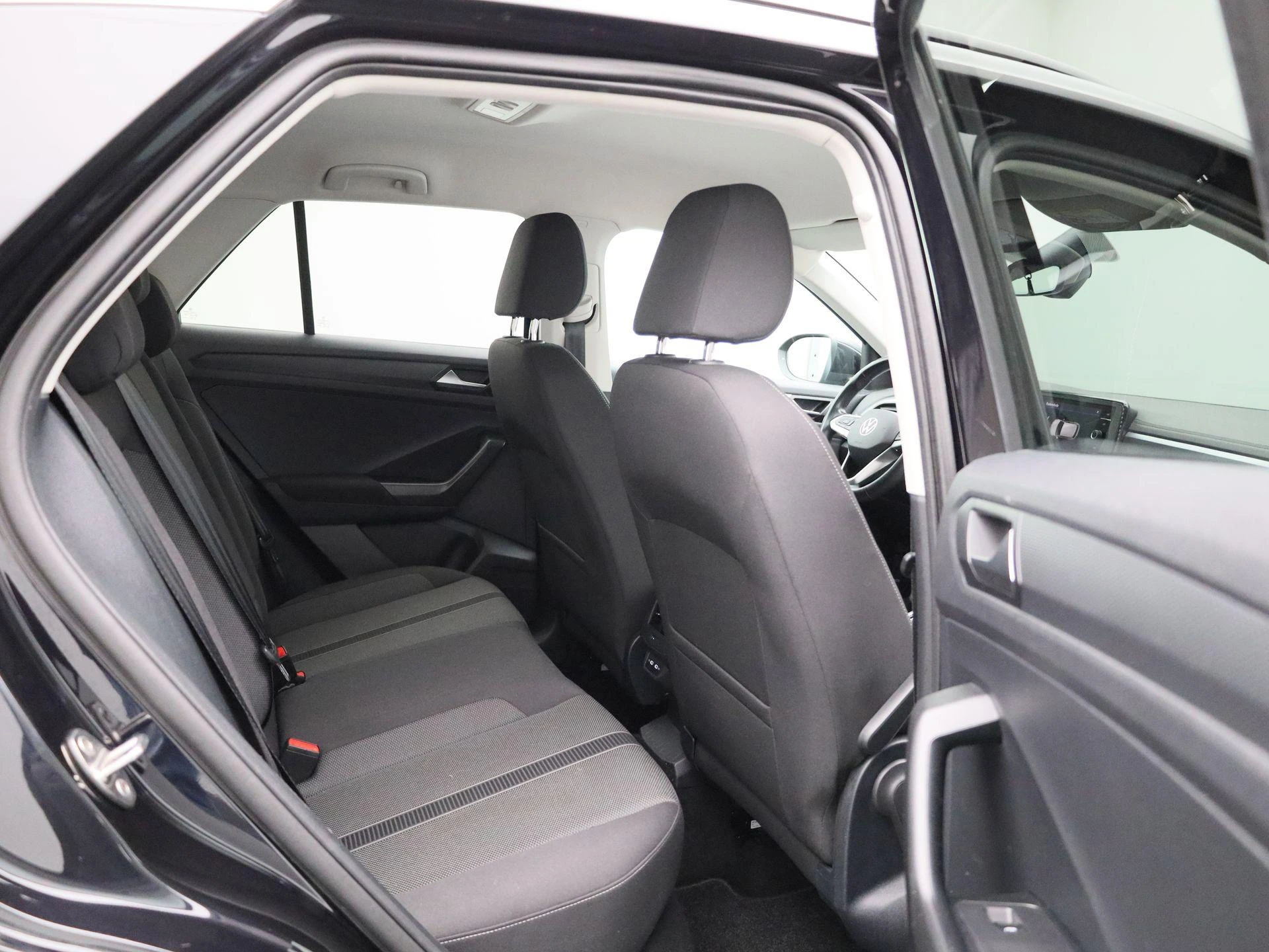 Volkswagen-T-Roc-image-32