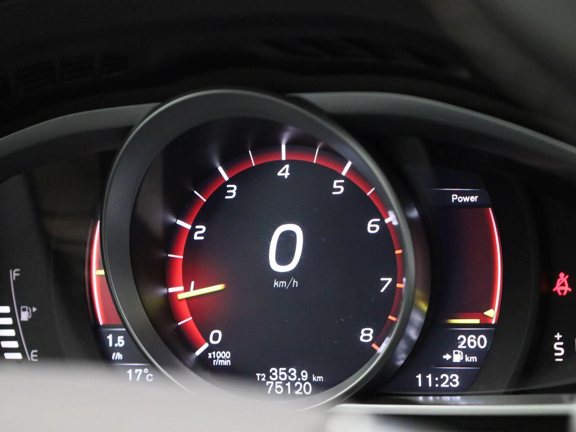 Volvo-V40-image-26