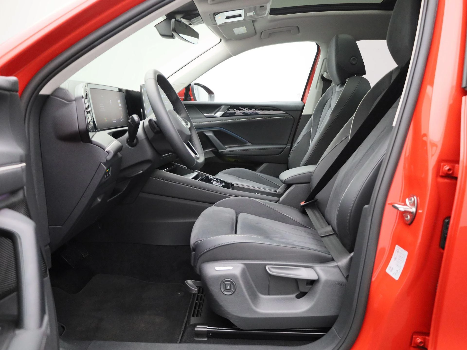 Volkswagen-Tiguan-image-11