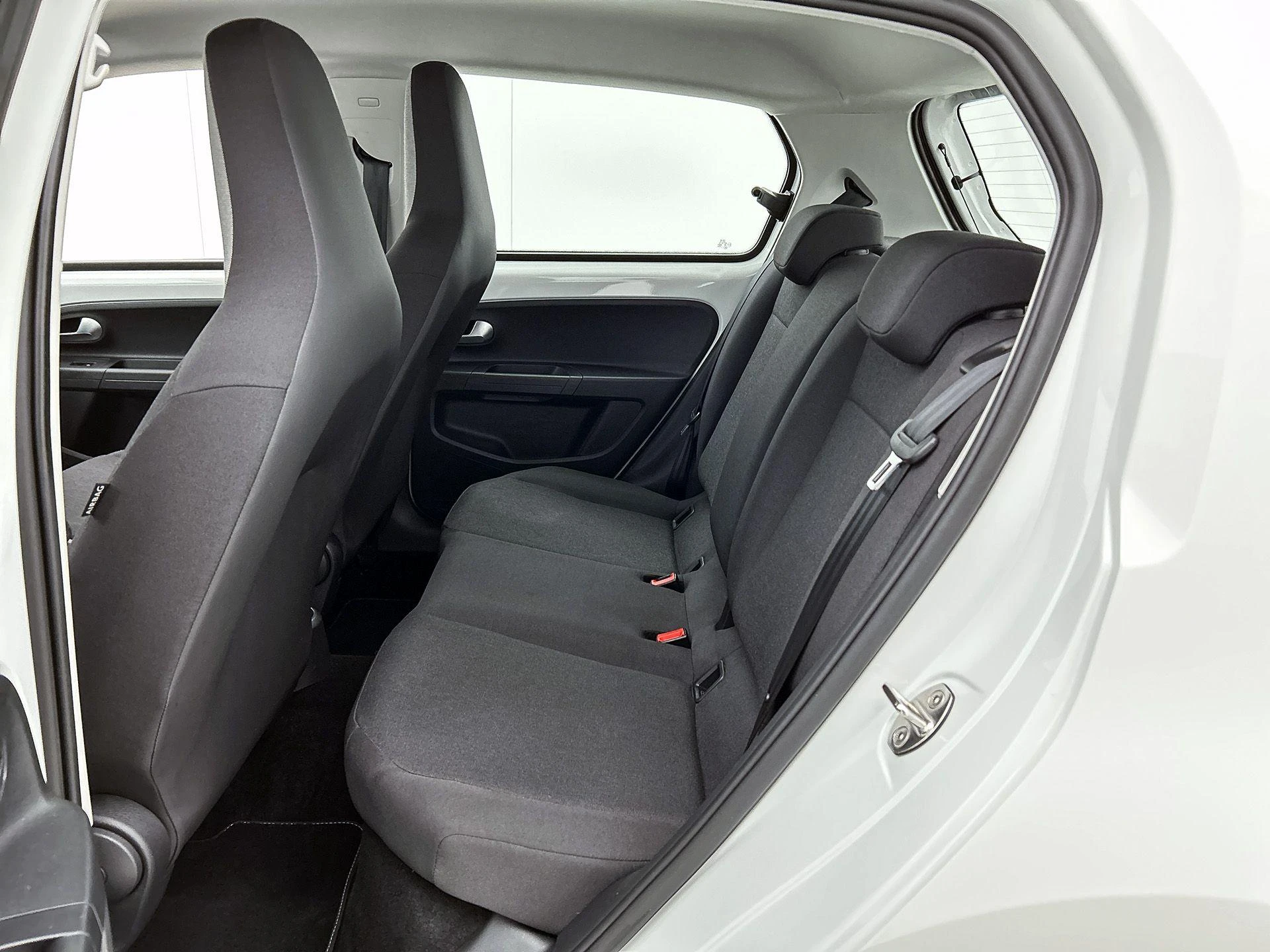 Volkswagen-up!-image-25