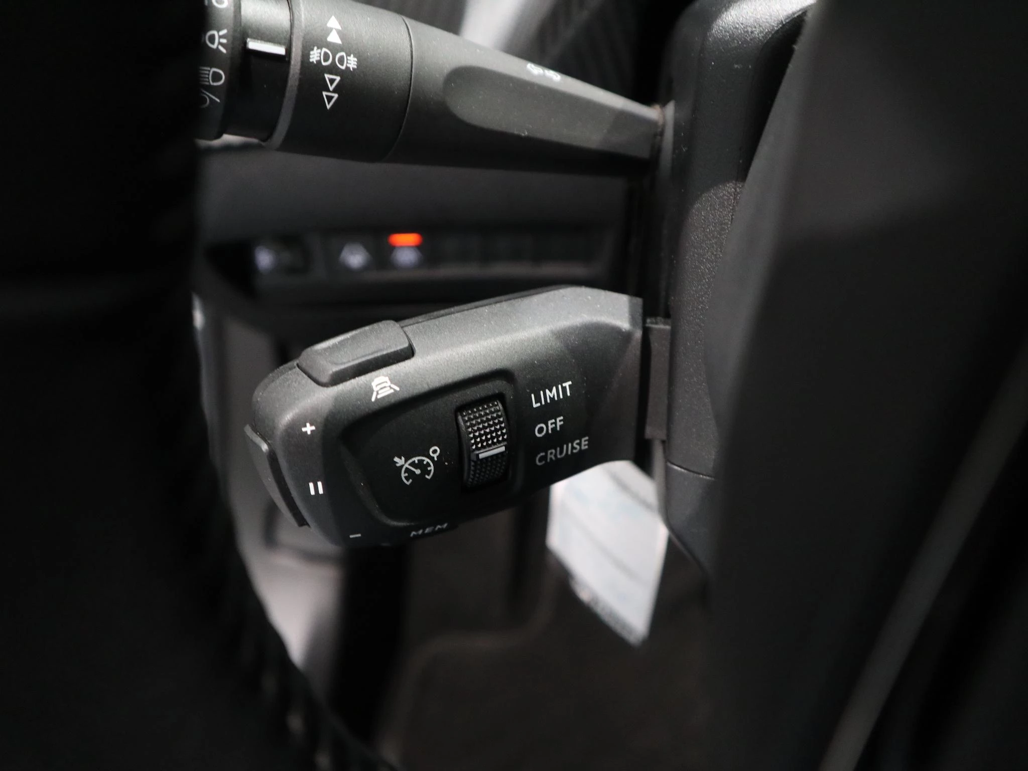 Peugeot-e-2008-image-13