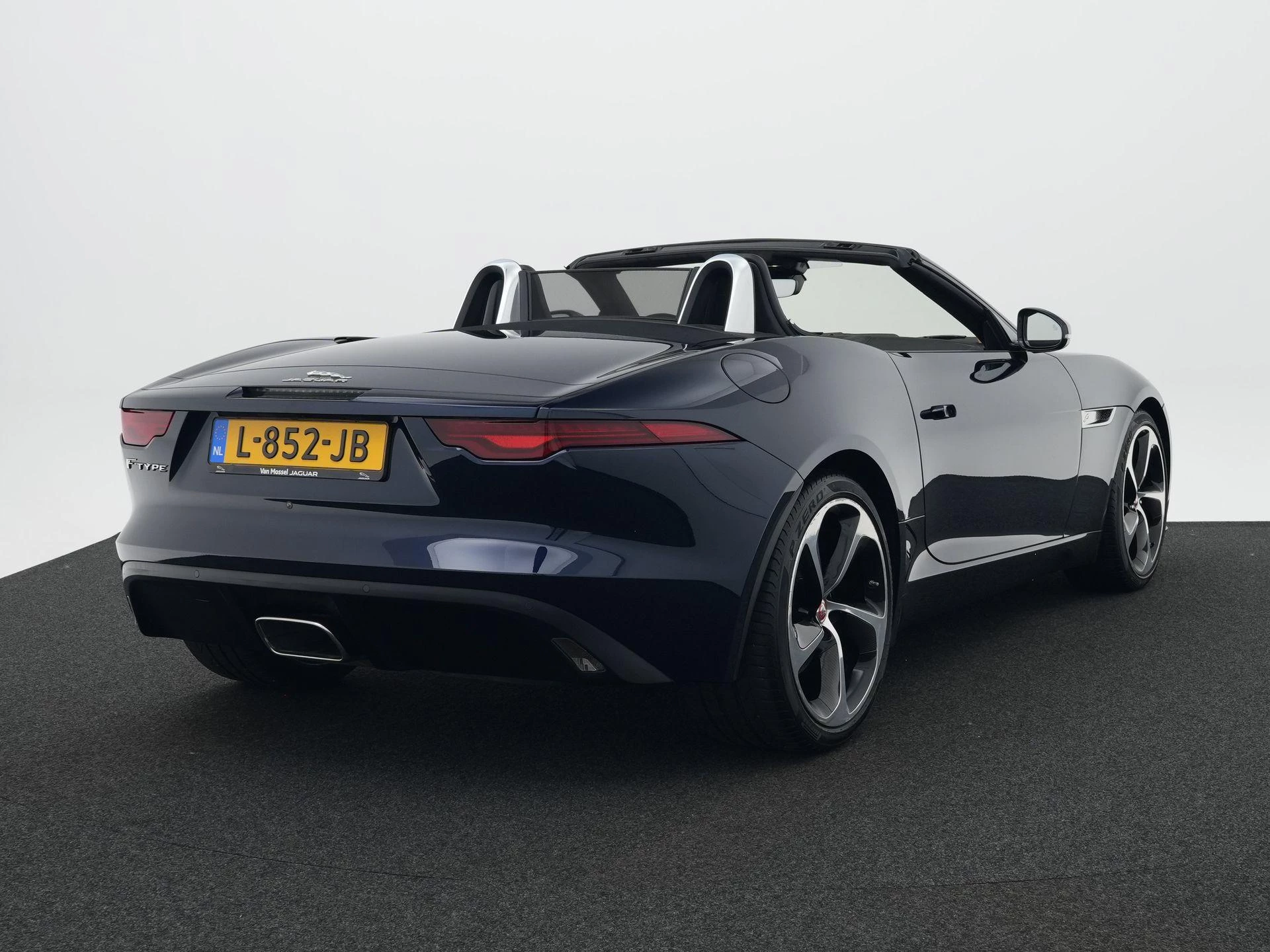 Jaguar F-TYPE P300 RWD First Edition