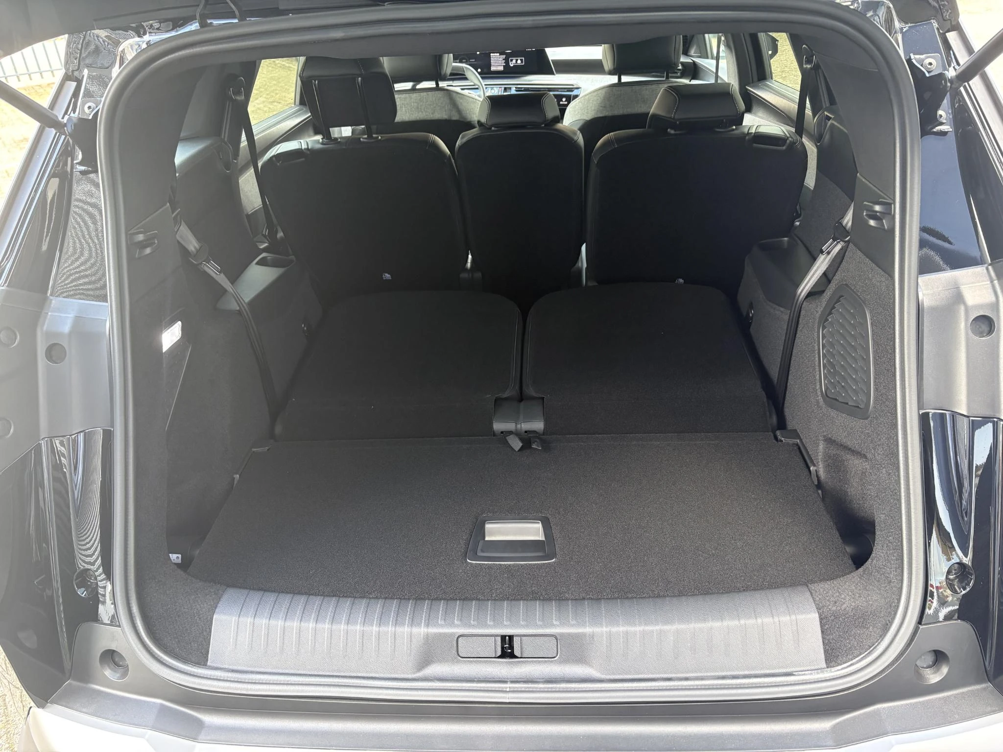 Peugeot-e-5008-image-23
