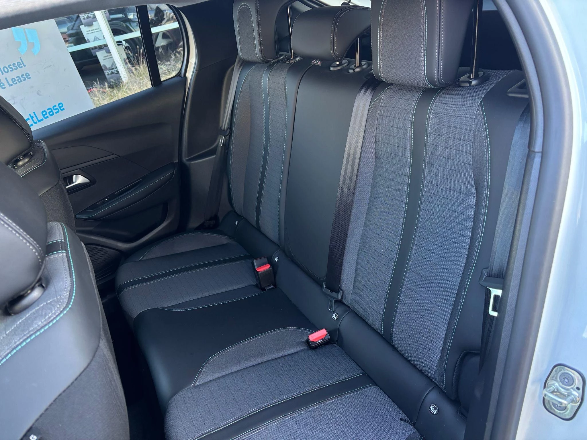 Peugeot-e-208-image-11