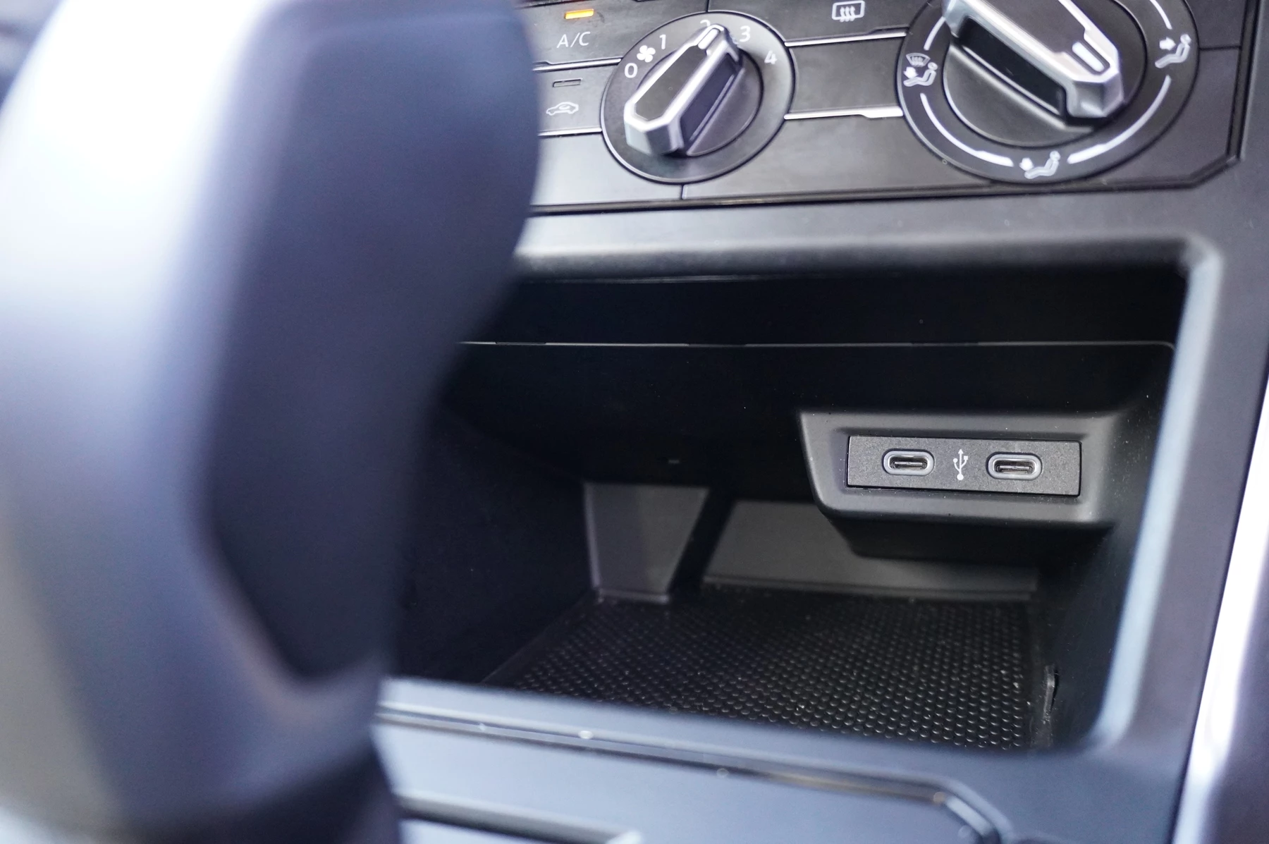 Volkswagen-Polo-image-22
