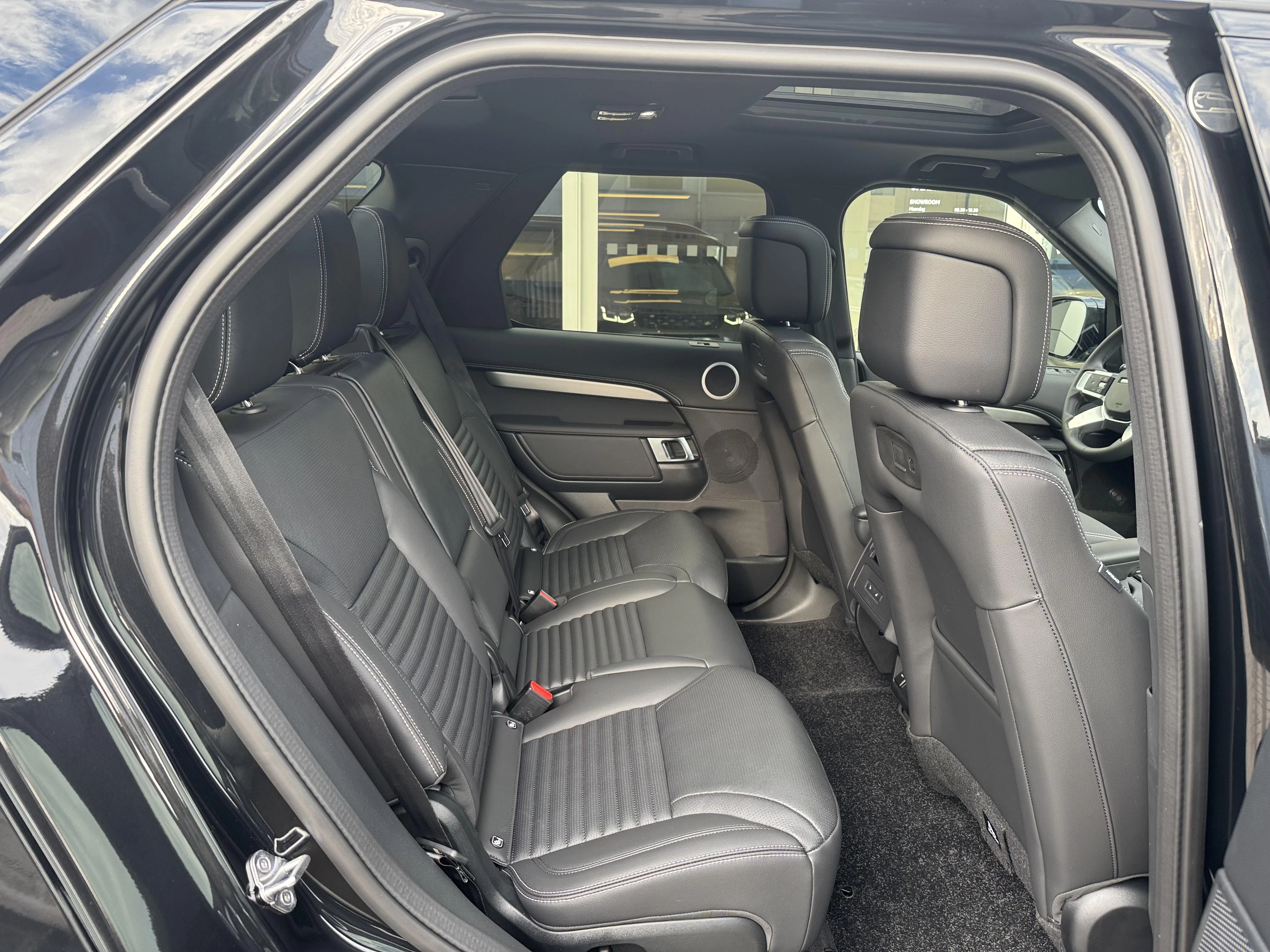 Land Rover-Discovery-image-3