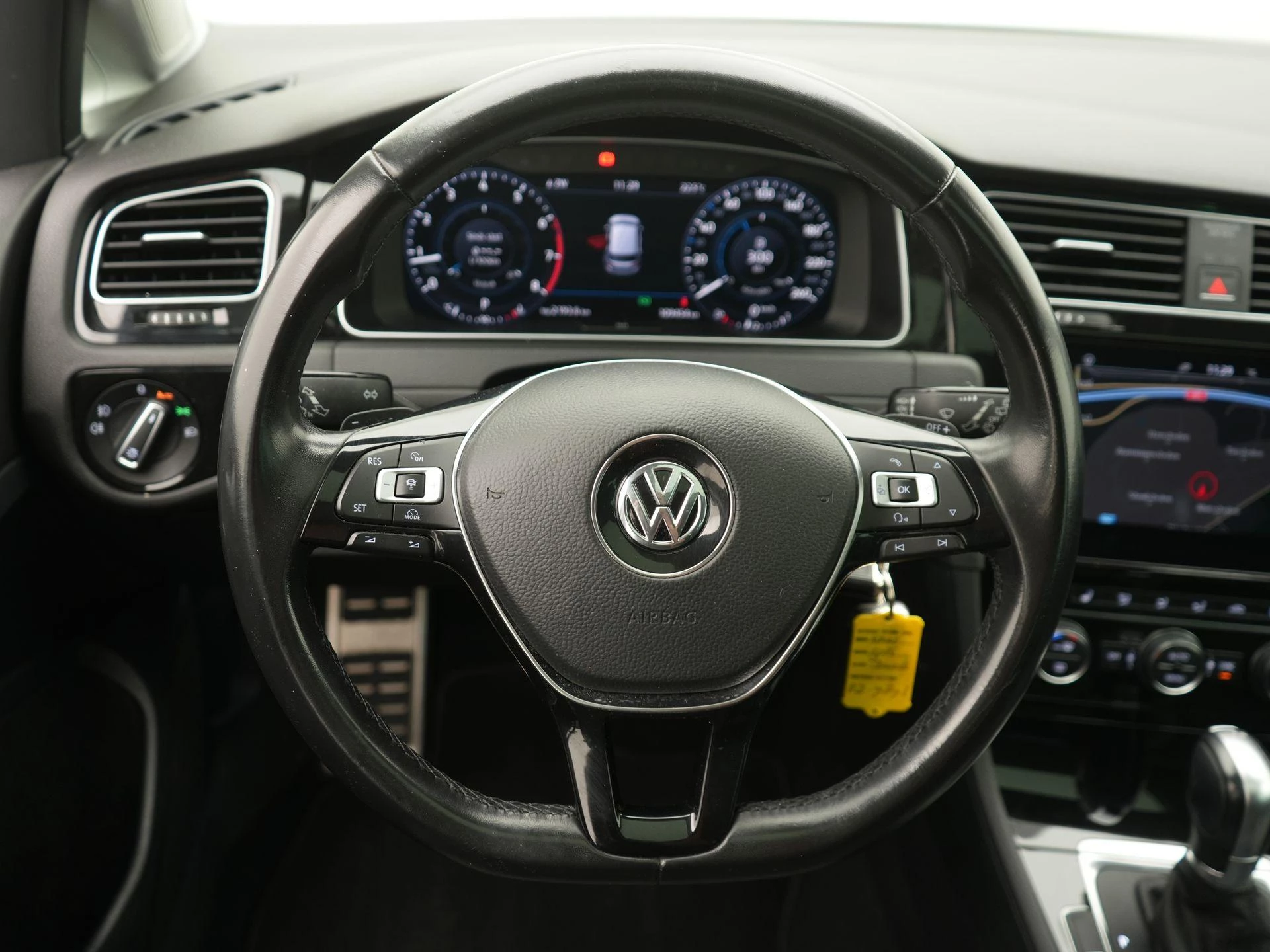 Volkswagen-Golf-image-7