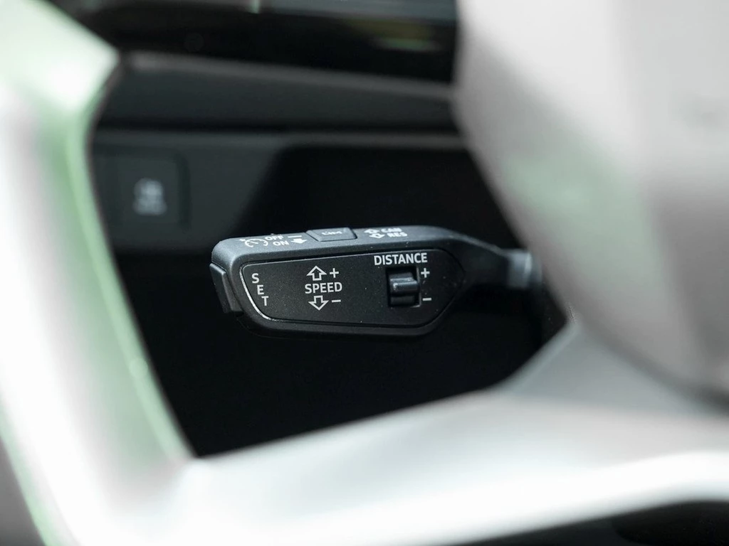 Audi Q4 e-tron 35 Navi ACC Panorama Kamera ACC PDC+