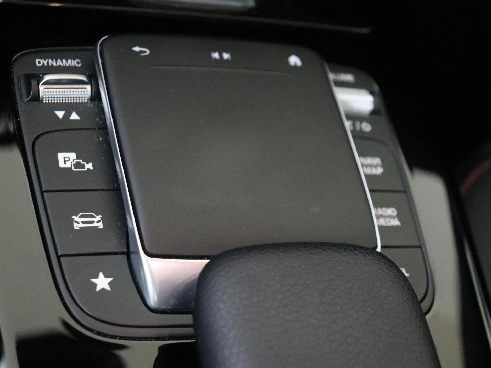 Mercedes-Benz-CLA-image-20