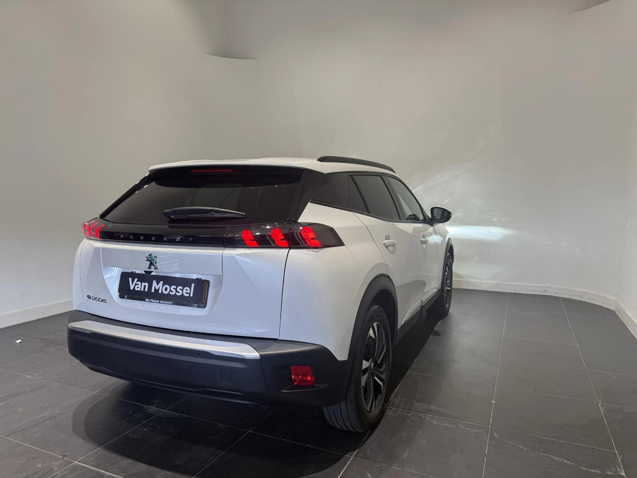 Peugeot-e-2008-image-6