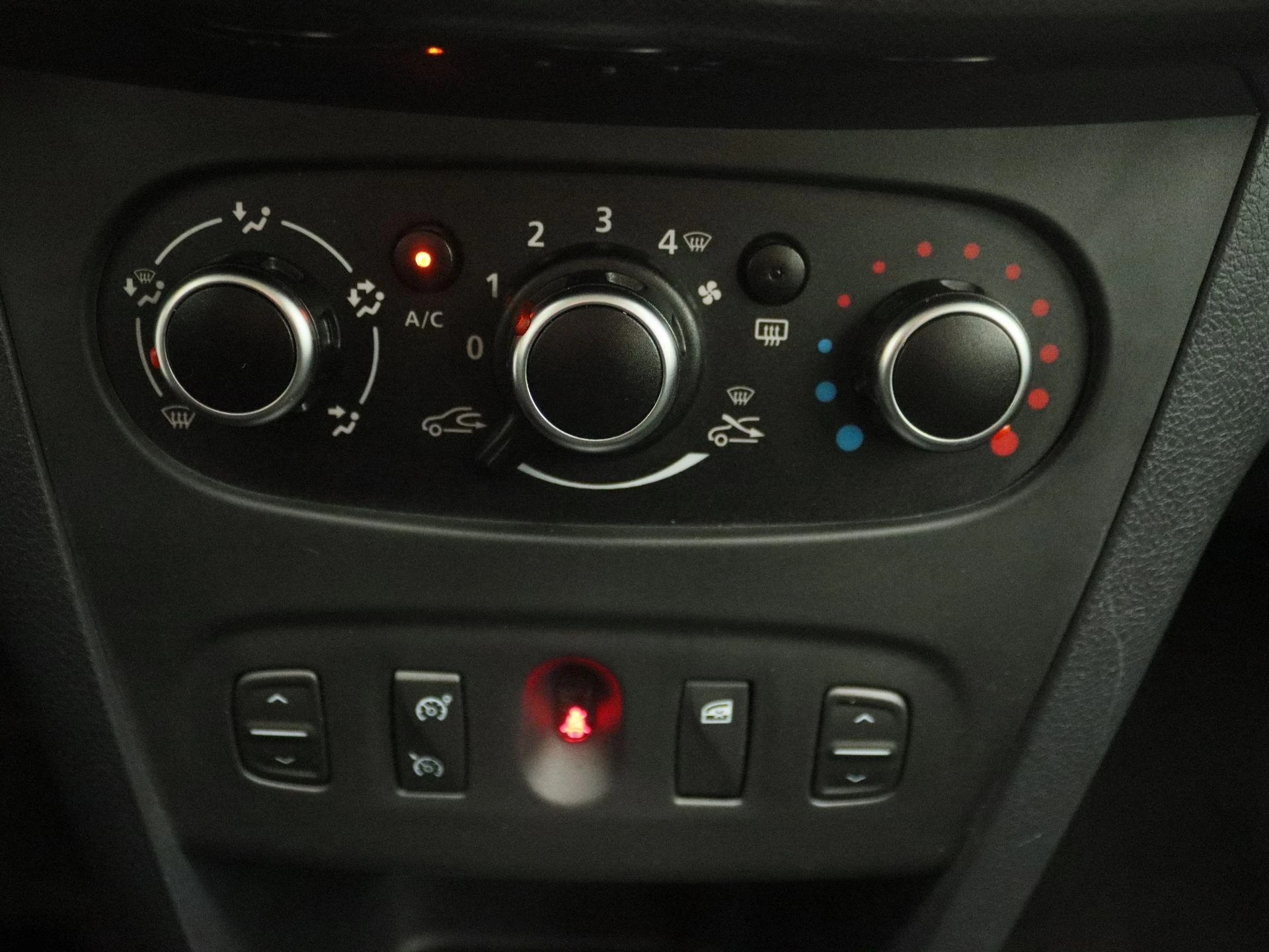 Dacia-Sandero Stepway-image-9