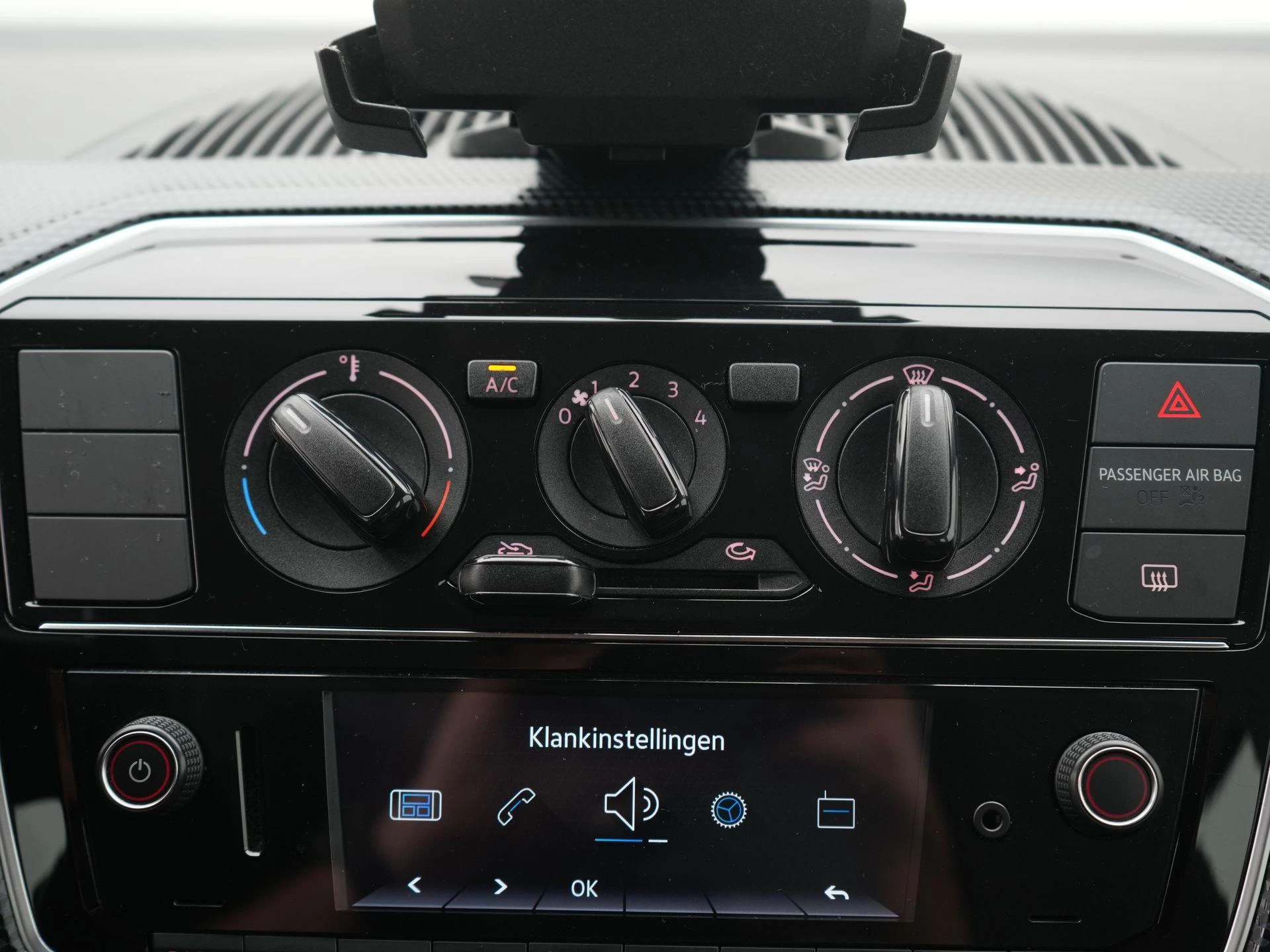 Volkswagen-up!-image-14